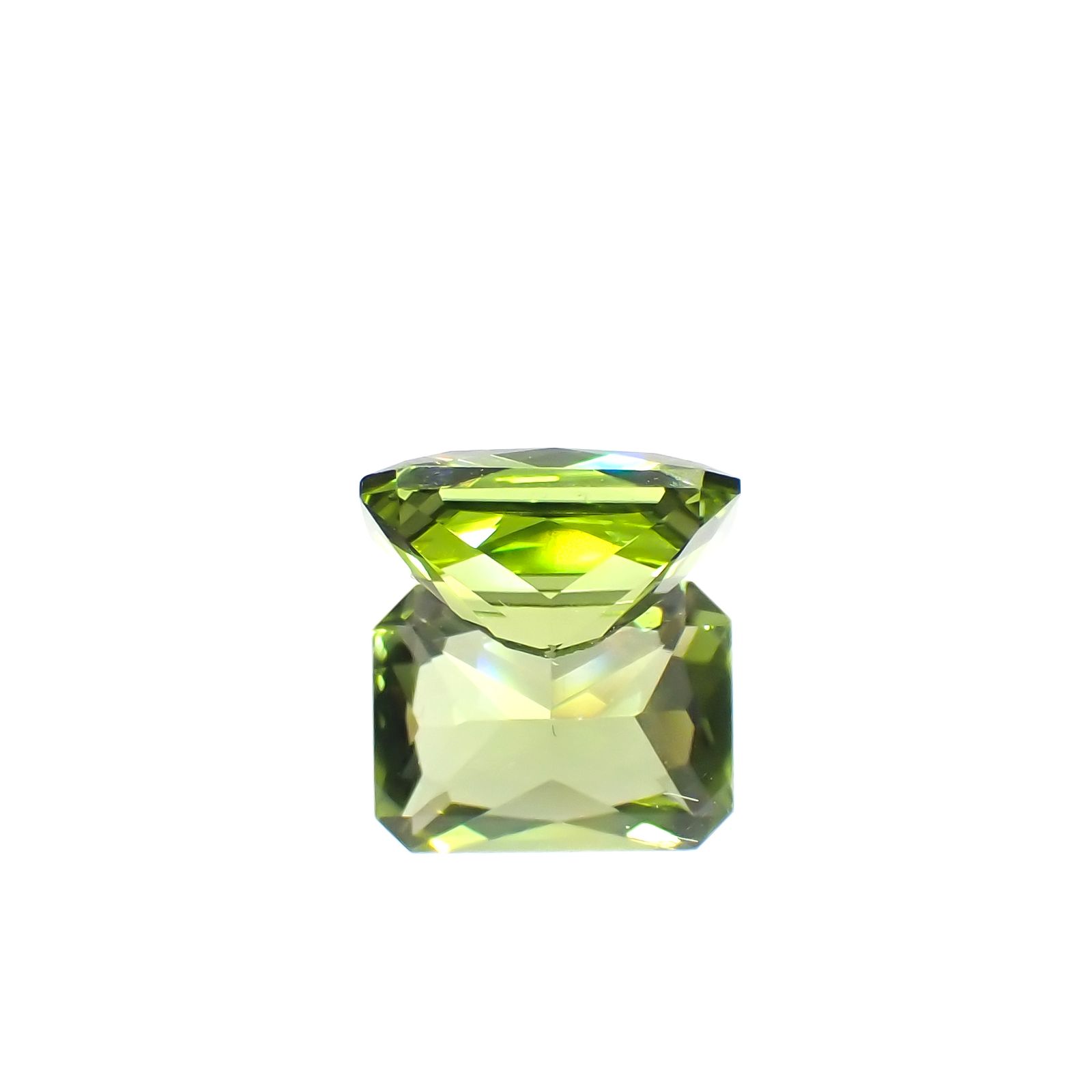 ペリドット 中国産 1.56ct[230622292]7.9x5.9mm前後