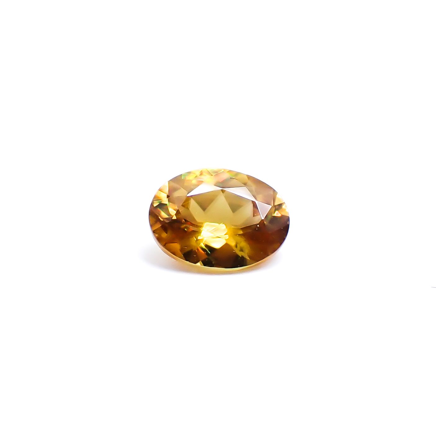 ゴールデンスフェーン マダガスカル産 0.75ct / 6.7x5mm前後 [260632354]