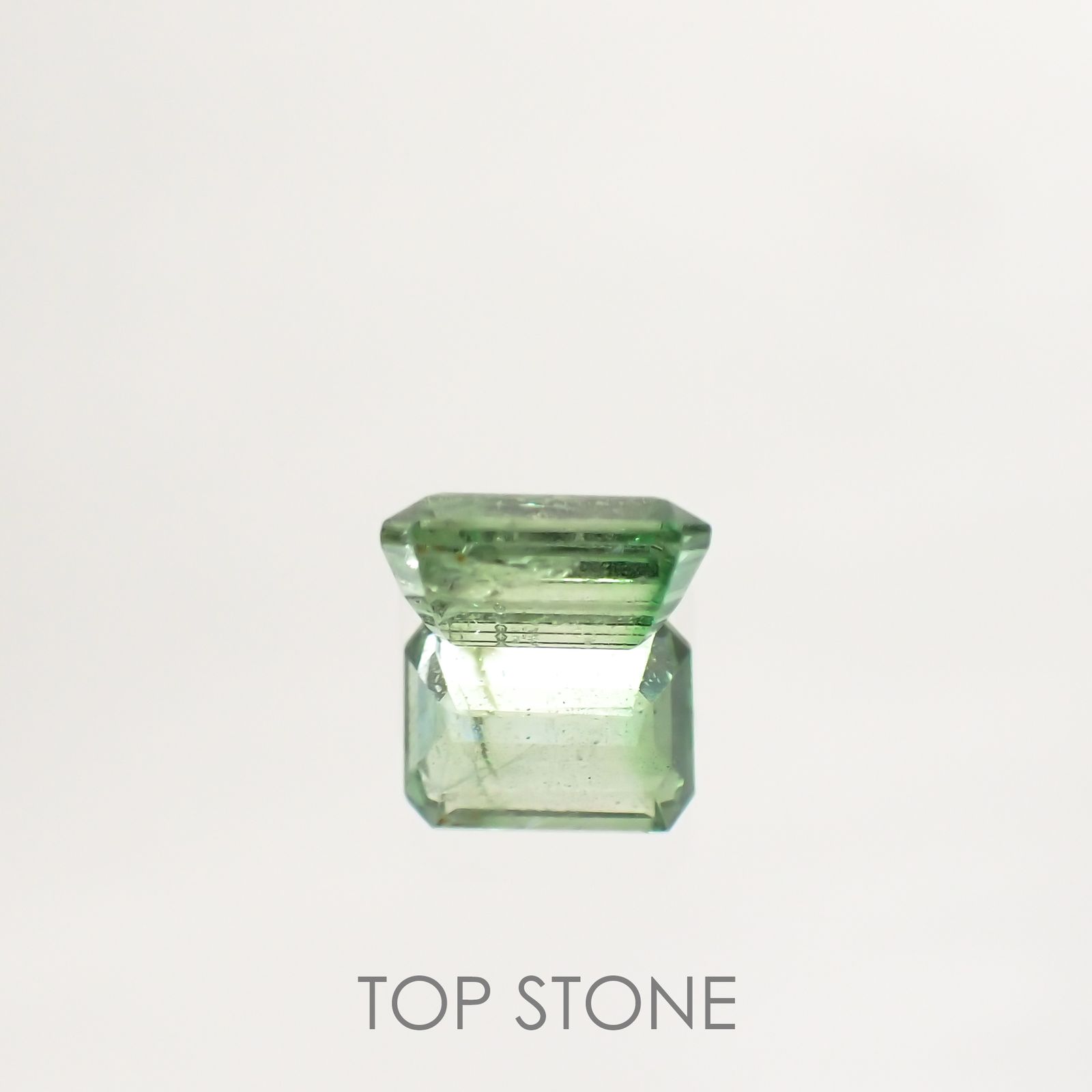バイカラーツァボライト(宝石名グリーン グロッシュラー・ガーネット) タンザニア産 1.12ct 識別済[210711914]6.6×5mm前後