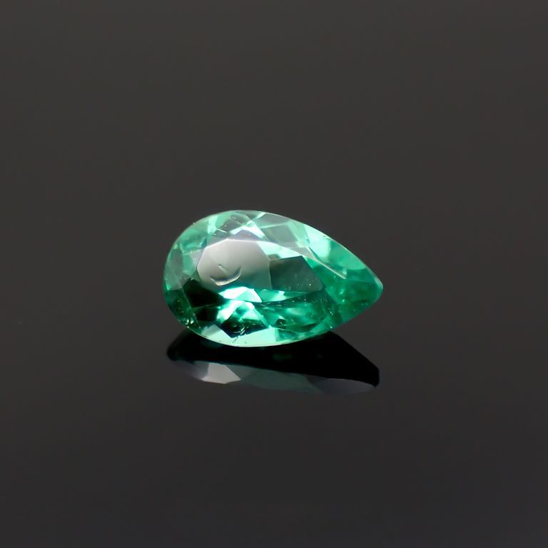 パライバトルマリン(宝石名トルマリン/別名パライバ・トルマリン)ブラジル・パライバ州バターリャ鉱山産 0.17ct 識別済[221018811]4.8x3mm前後