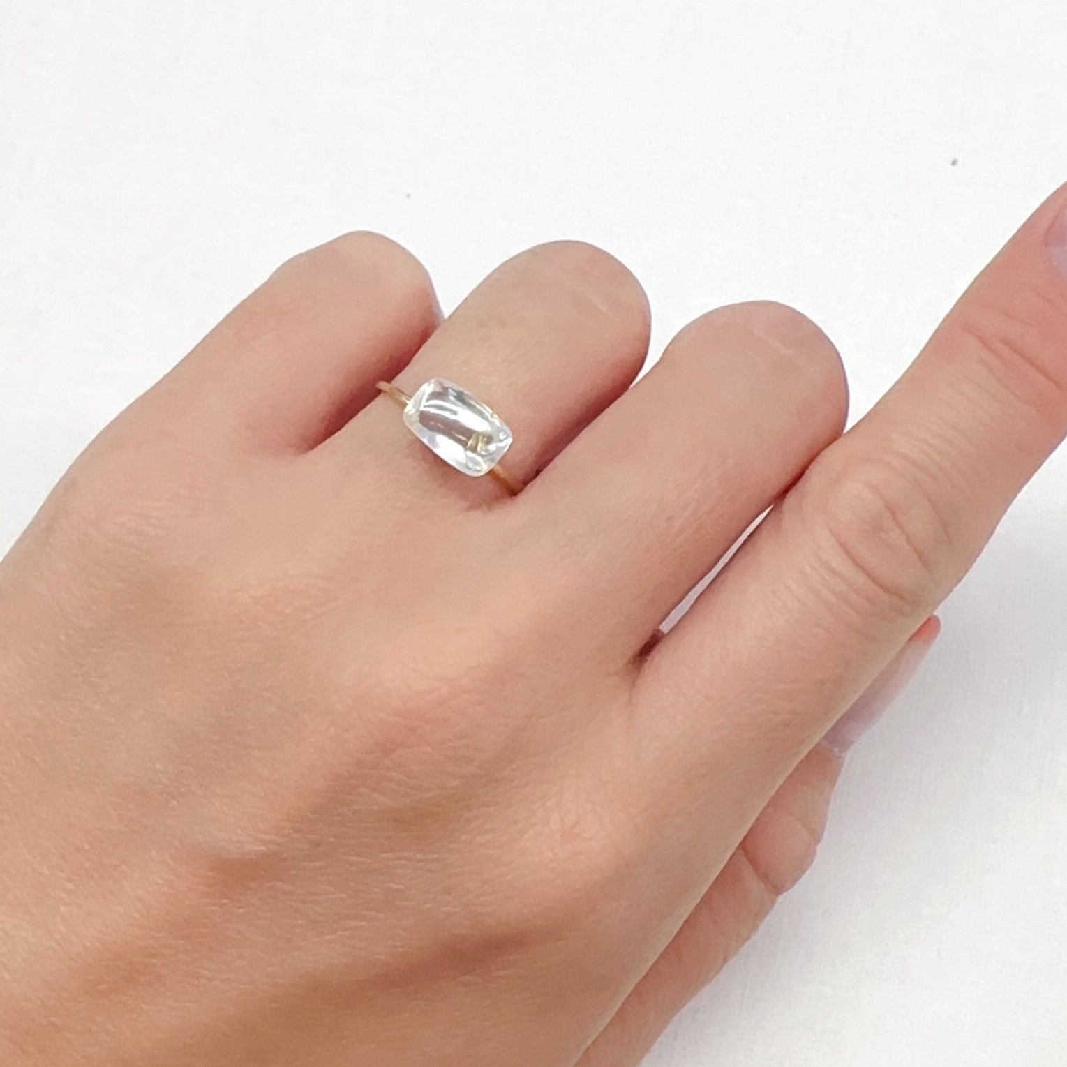 ◇バフカット◇レインボームーンストーン(宝石名ラブラドライト)マダガスカル産 1.928ct ソ付(彩珠)[240427207]9.5x5.9mm前後