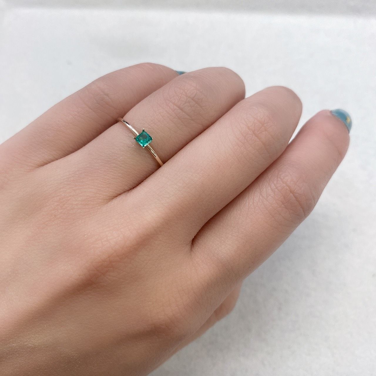 エメラルド(宝石名エメラルド) コロンビア産 0.13ct 識別済[201812833]3×3mm前後