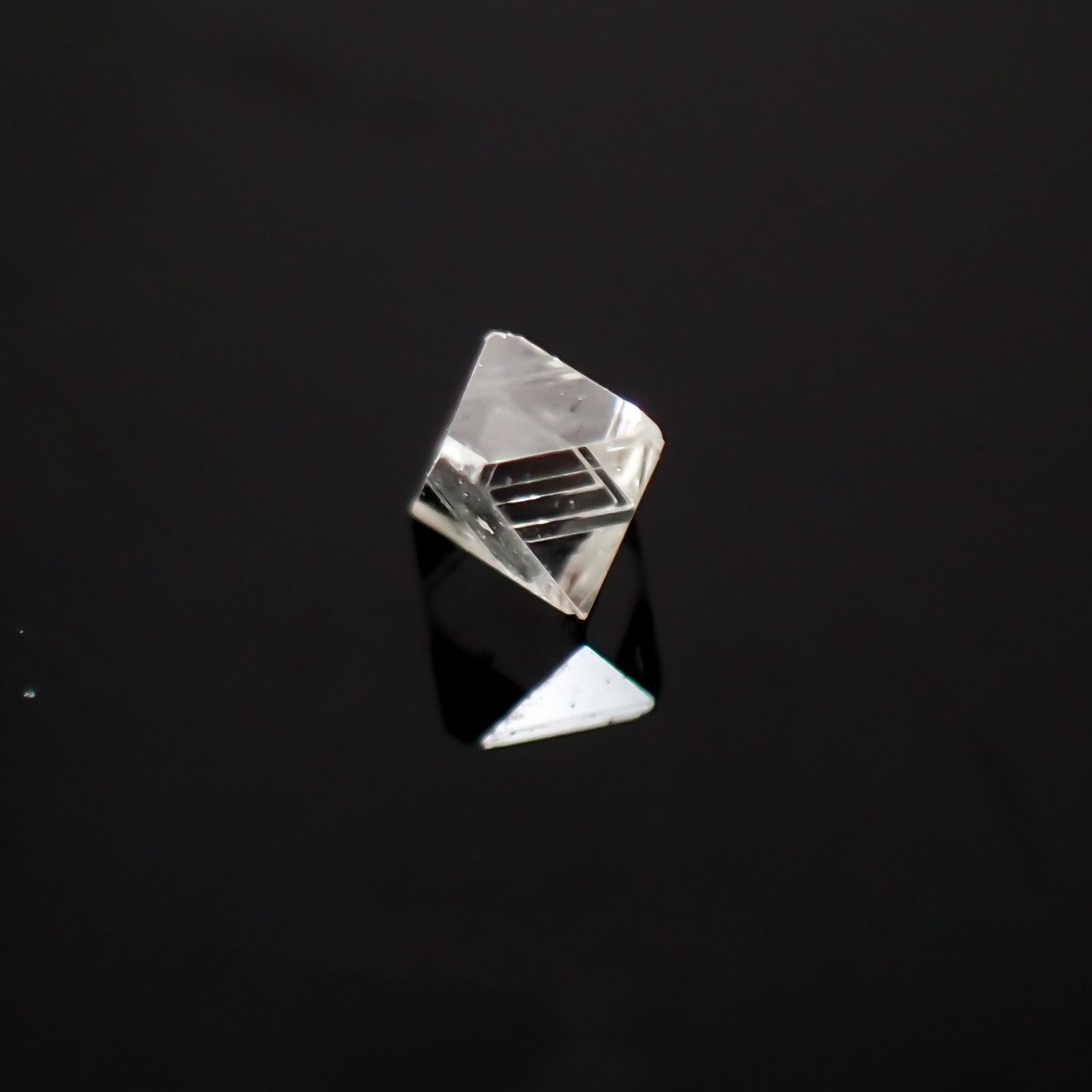 ソーヤブルダイヤモンド 原石 ロシア産 ルース 0.048ct[210410555]2.3×2.3mm前後
