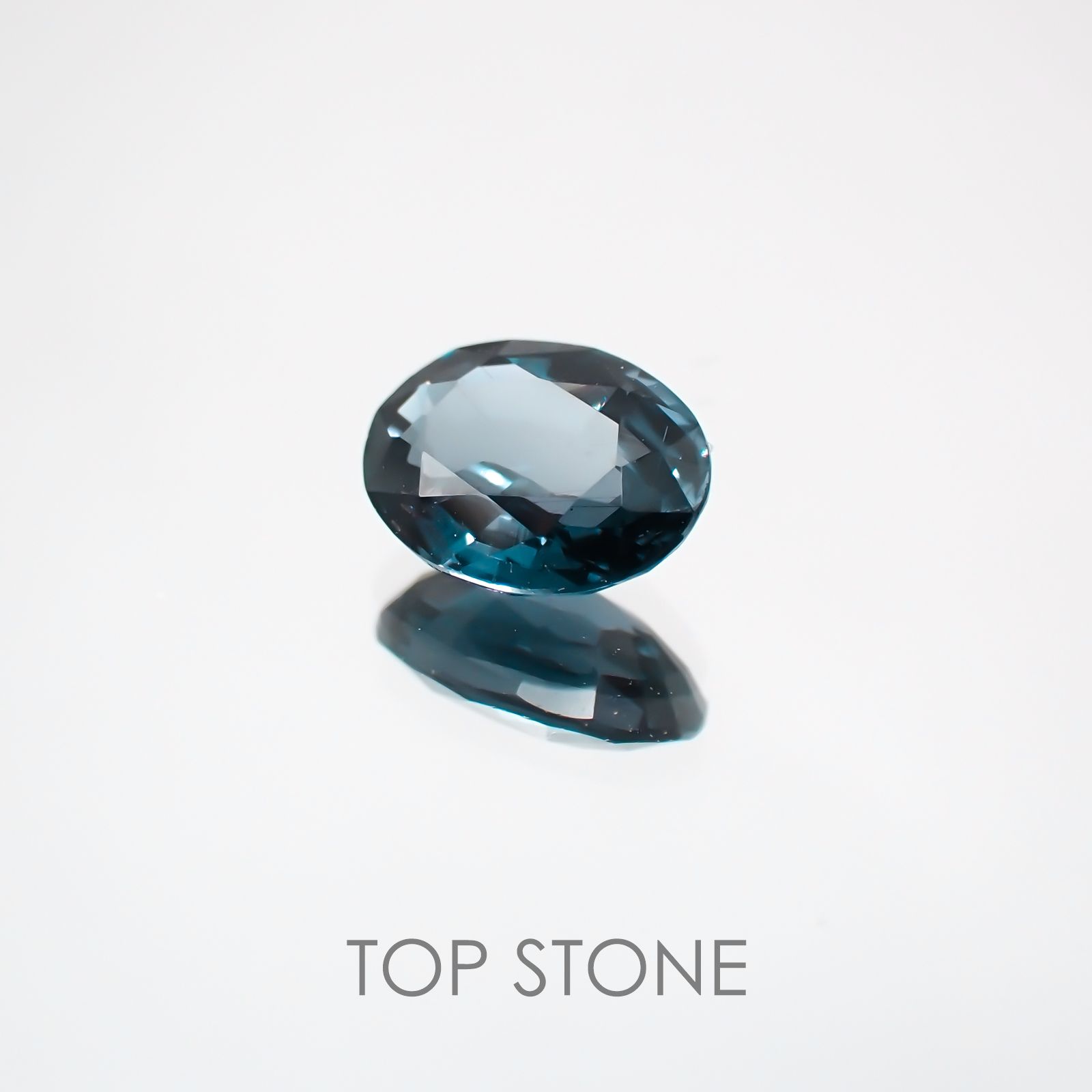 カラーチェンジガーネット(アレキタイプ) マダガスカル産 ルース 0.93ct[210310244]6.9×5.2mm前後