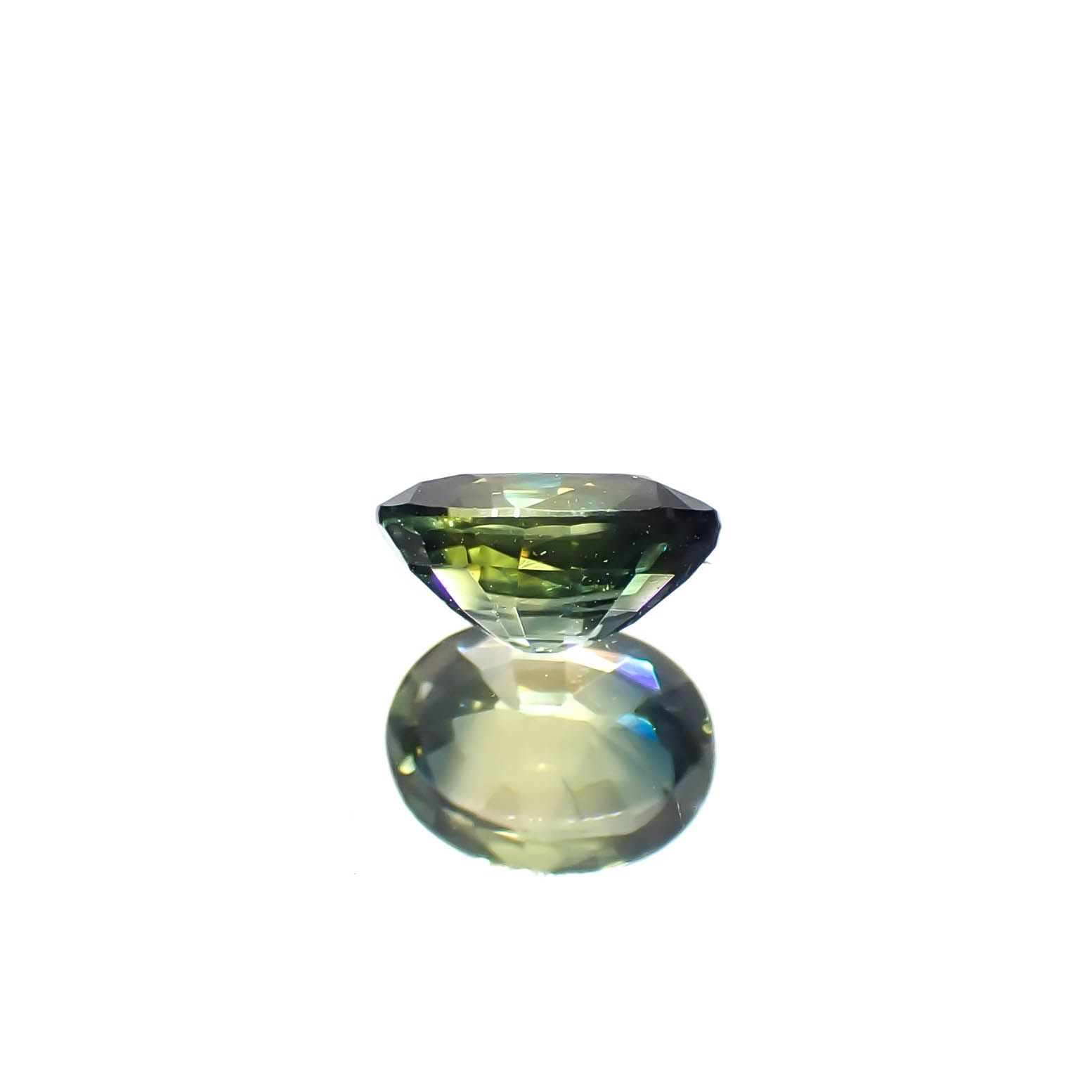 バイカラーサファイア タンザニア産 0.44ct / 5x4mm前後 [250931132]