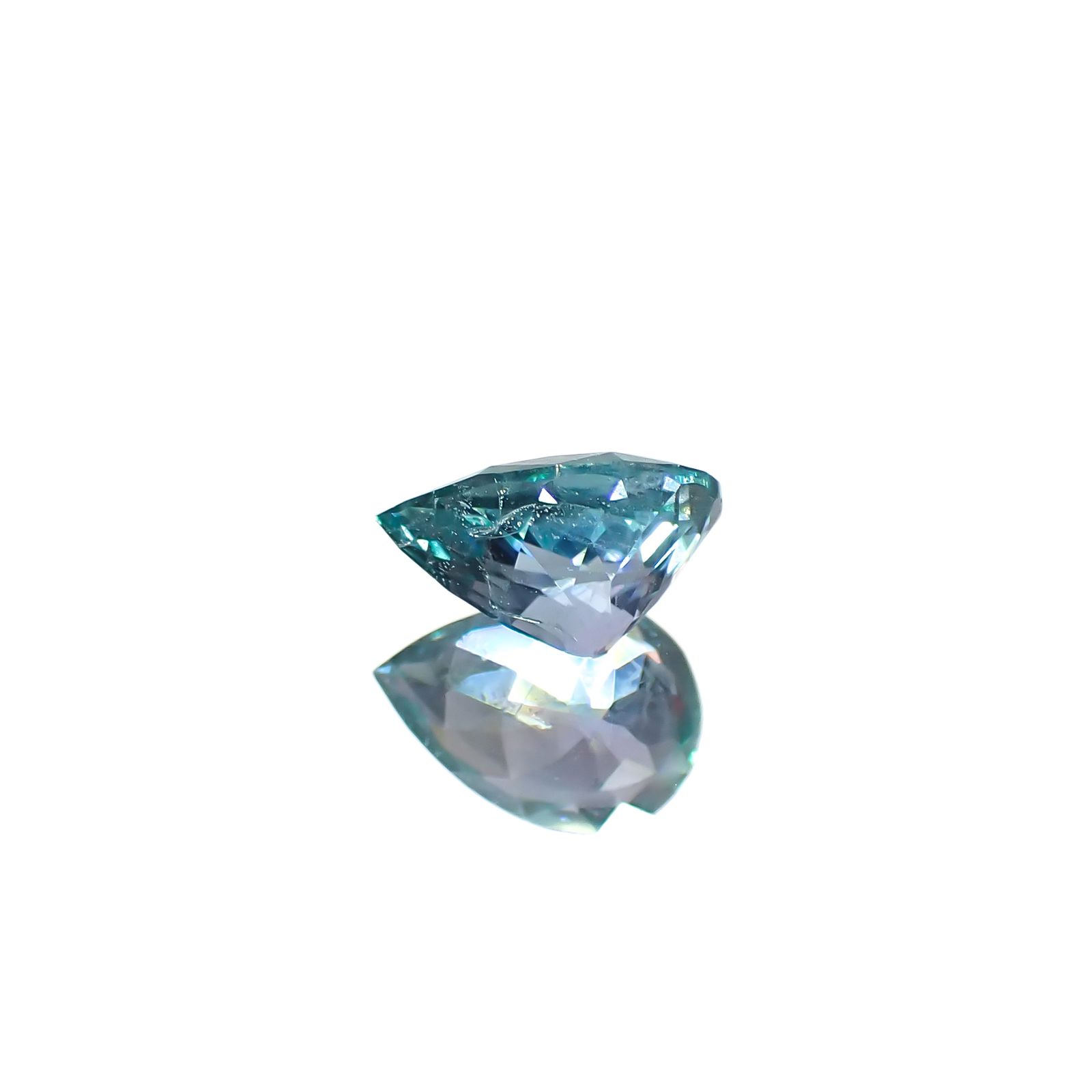 ブルーコーネルピン(宝石名ブルー・コーネルピン)タンザニア産 0.578ct ソ付(彩珠)[241129473]6.4x4.5mm前後