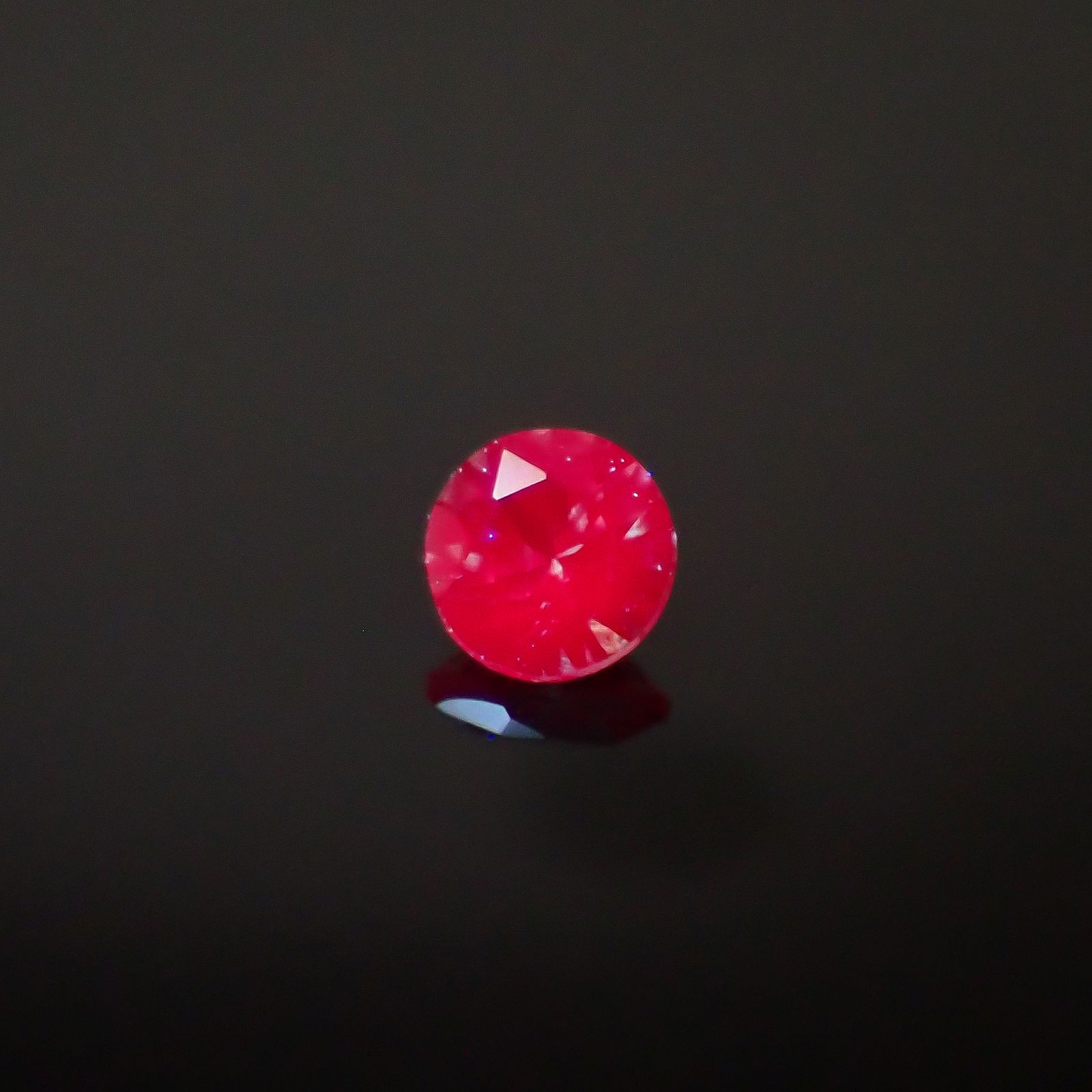 アレキサンドライト ロシア産 0.042ct [250329906]2x2mm前後