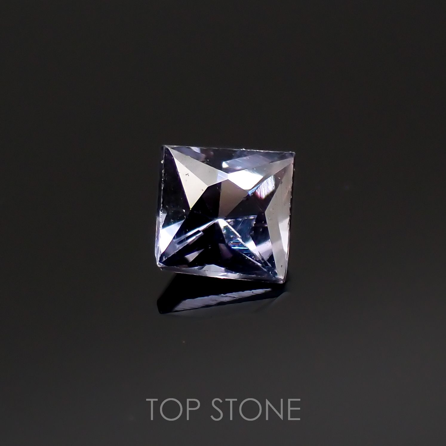 ◇プリンセスカット◇カラーチェンジガーネット アレキタイプ(宝石名ガーネット)マダガスカル・ベキリー産 0.10ct 識別済[220716941]2.5x2.5mm前後