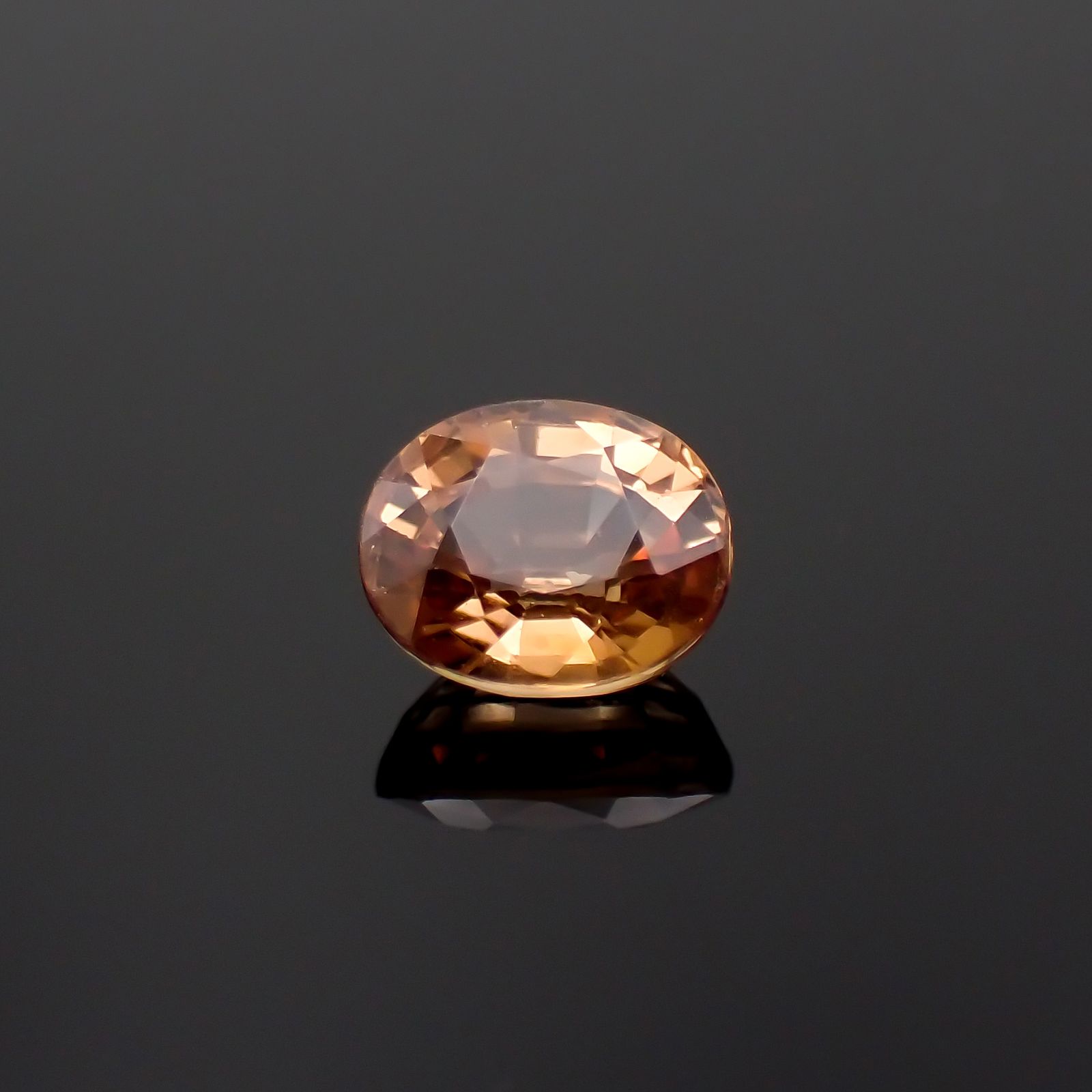 カラーチェンジマラヤガーネット(宝石名ガーネット)タンザニア産 1.00ct 識別済[230421639]6x5.1mm前後