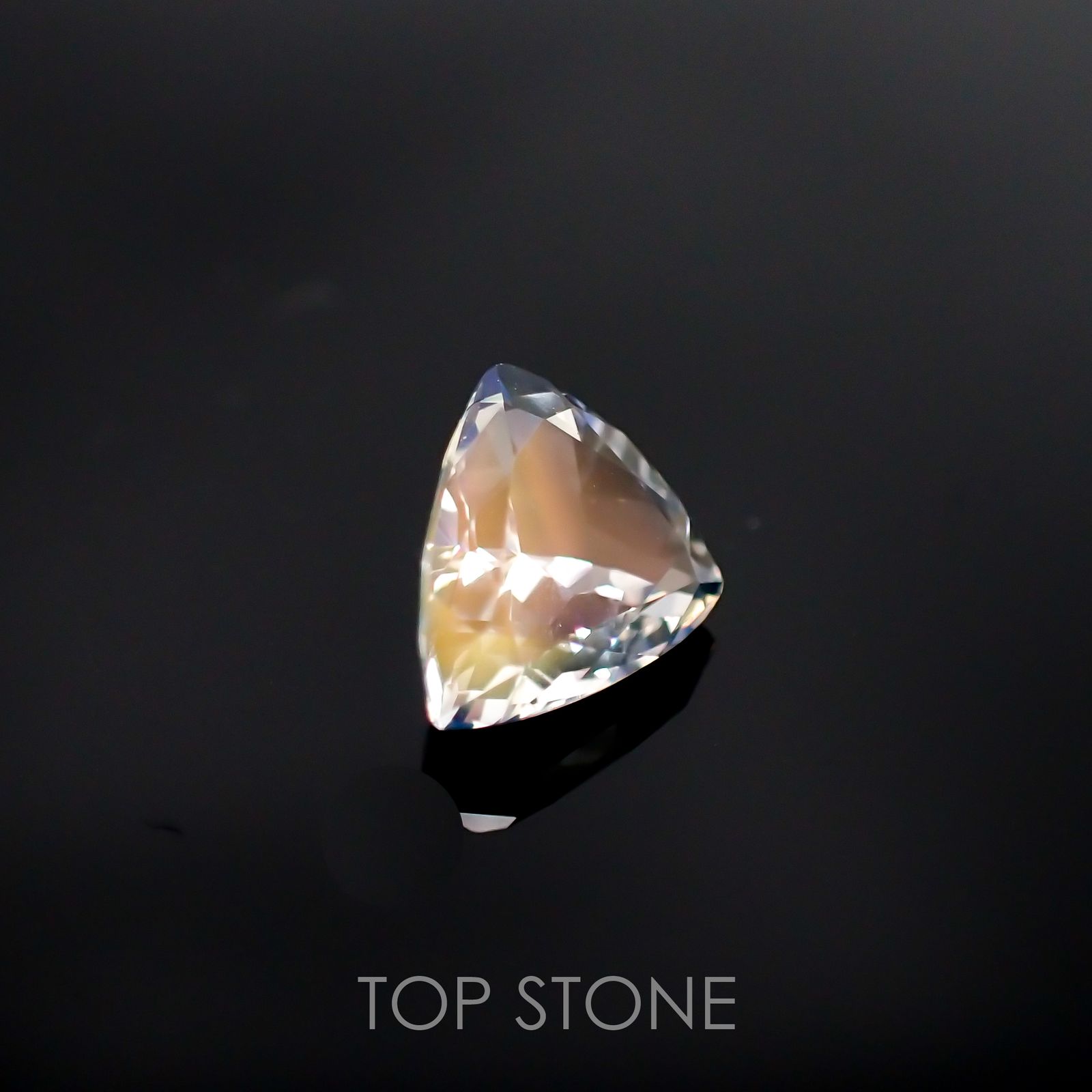 レインボームーンストーン(アンデシンラブラドライト) マダガスカル産 ルース 1.28ct[210611261]7.2×8.1mm前後