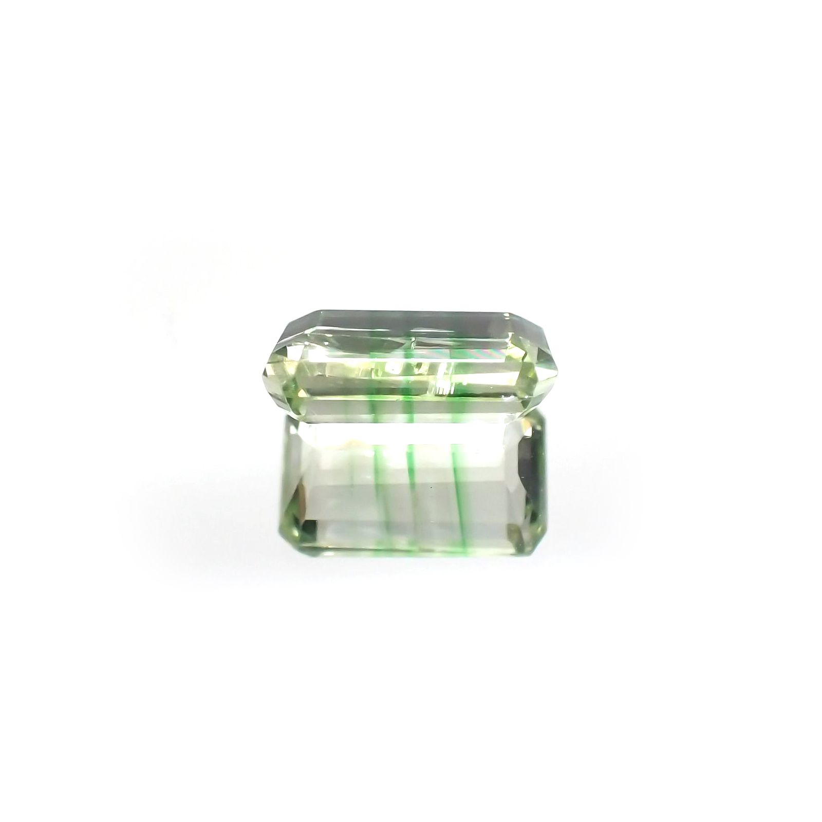 バイカラーツァボライト(宝石名グリーン グロッシュラー・ガーネット) タンザニア産 識別済 0.94ct / 7x4.4mm前後 [210711569]