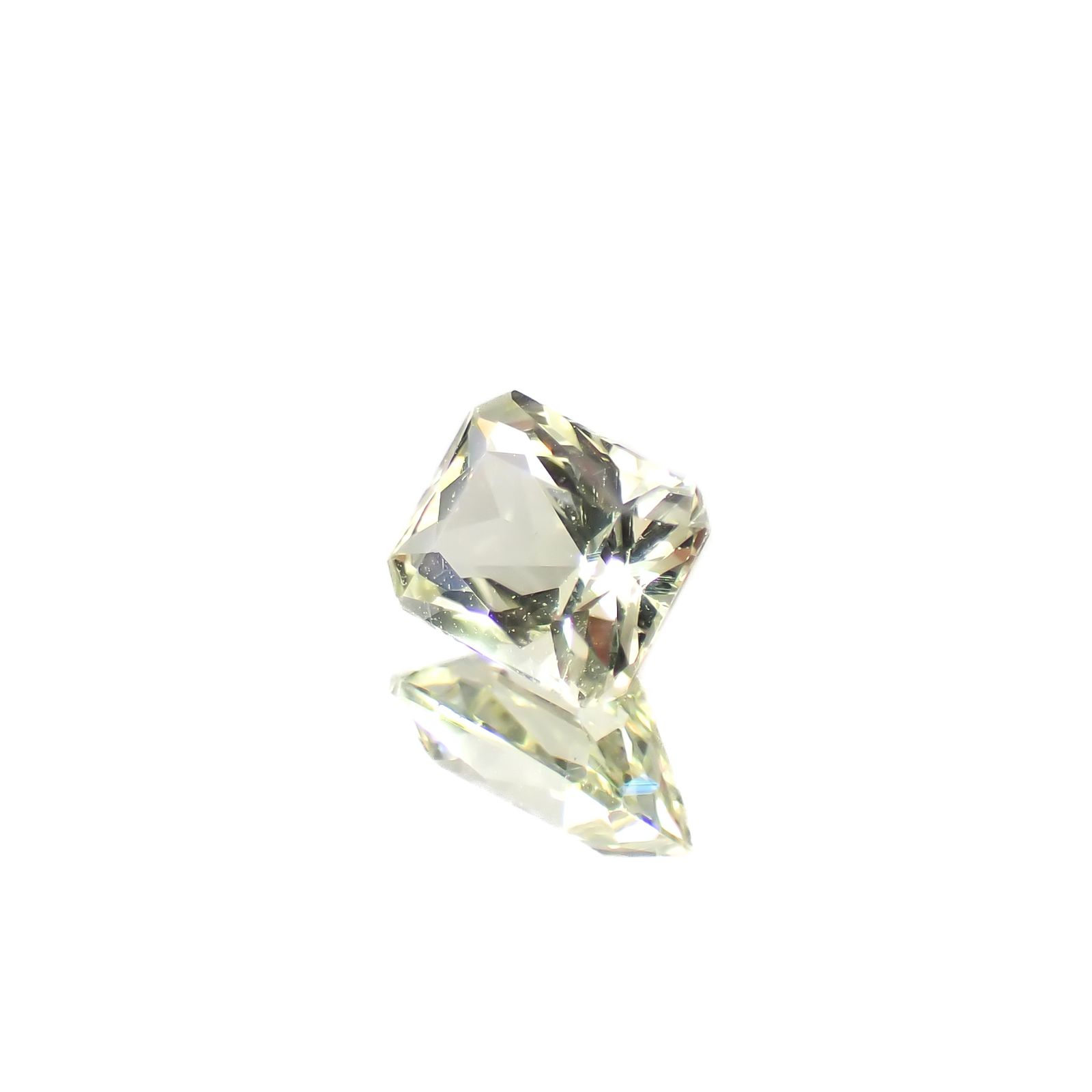 イエローアパタイト メキシコ産 0.64ct [241129469]5.5x4.3mm前後