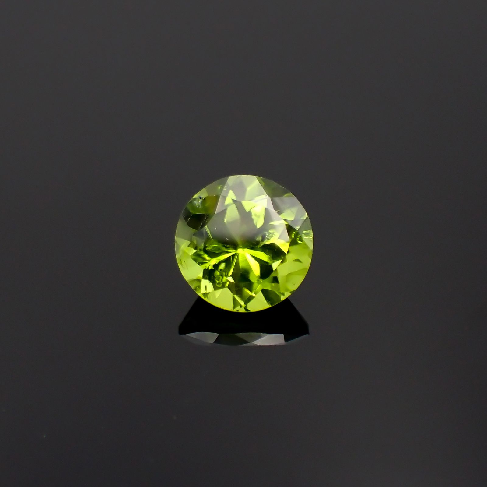 ブラックリリーパッドペリドット アメリカ・アリゾナ州産 3.37ct [231224610]9x9mm前後