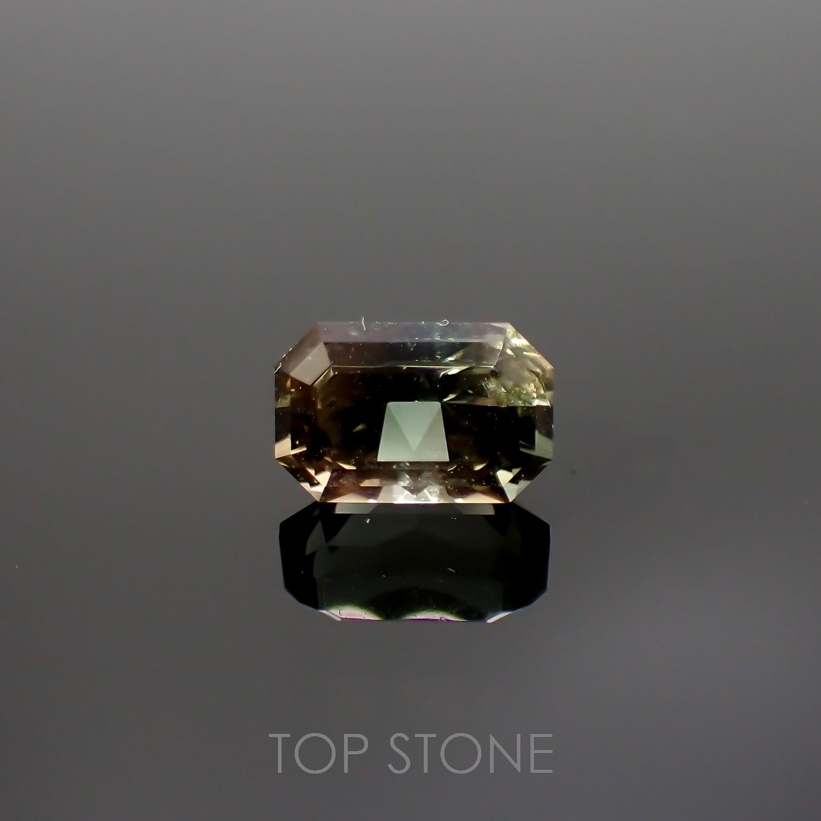 バイカラーオレゴンサンストーン(宝石名ラブラドライト)アメリカ・オレゴン州産 1.45ct 識別済[220616268]7.8x5.1mm前後