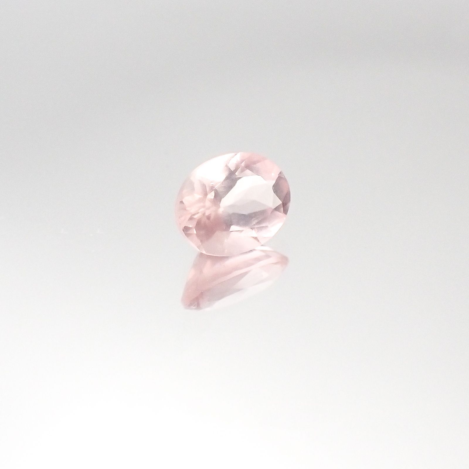 ローズクォーツ(宝石名ローズ・クォーツ)マダガスカル産 0.63ct 識別済[231023936]6.5x5.1mm前後