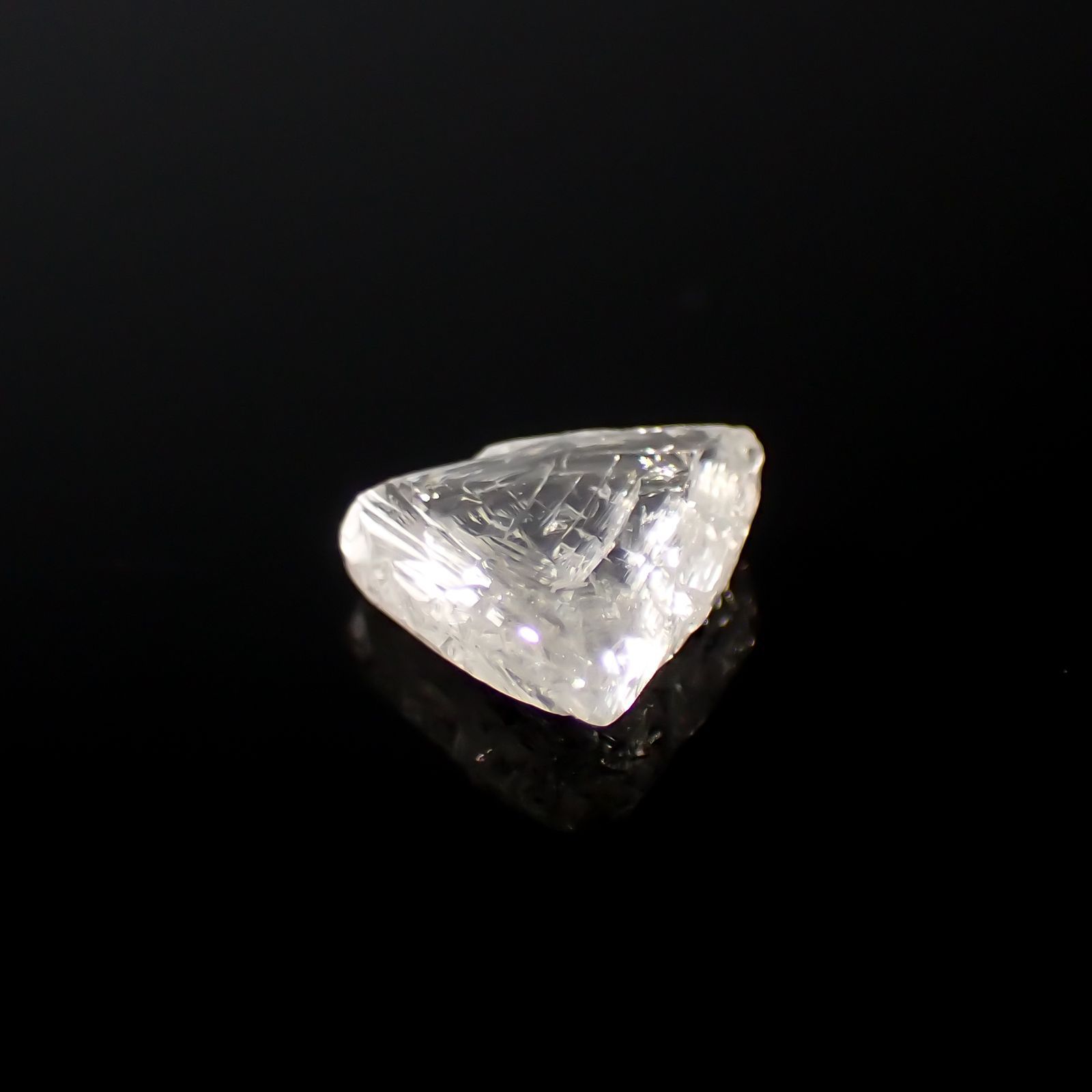 マクルダイヤモンド(宝石名ダイアモンド)カナダ産 原石 0.44ct 識別済[220115338]4.7x5.4mm前後