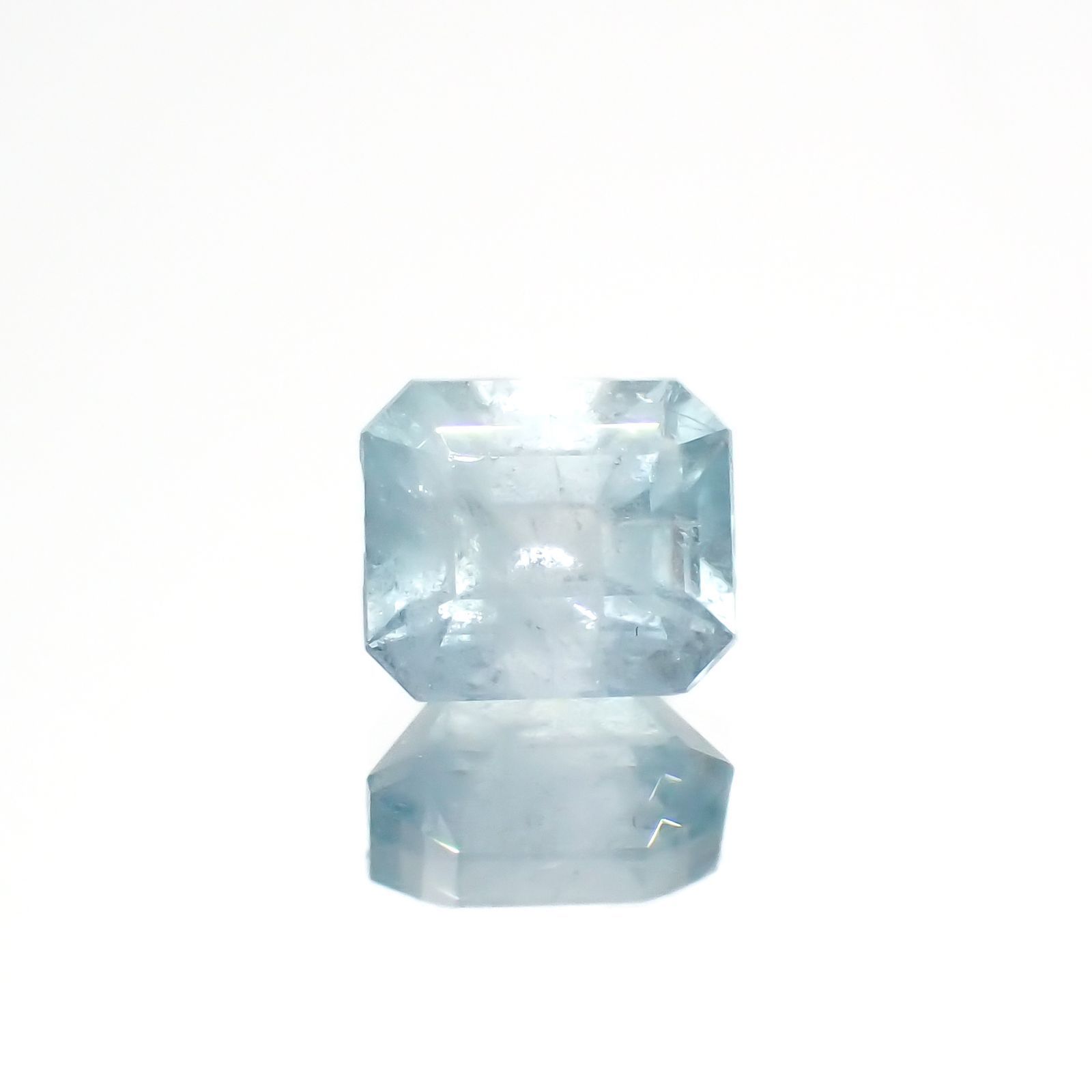 ユークレース(宝石名ブルー・ユークレース)コロンビア産 1.036ct ソ付(彩珠)[221018679]6.2x5.3mm前後
