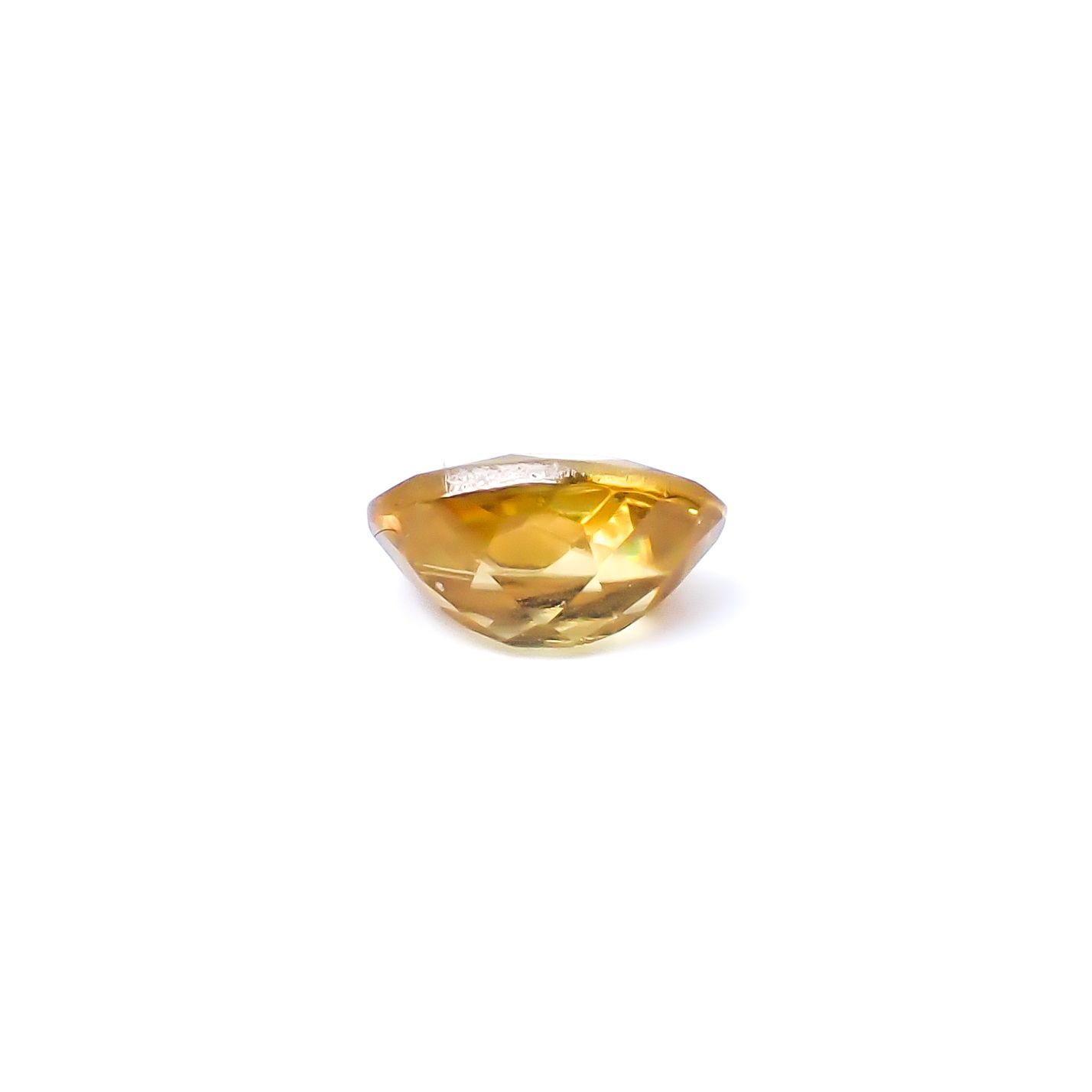 ゴールデンスフェーン(宝石名スフェーン)マダガスカル産 識別済 0.55ct / 6x3.8mm前後 [260632355]