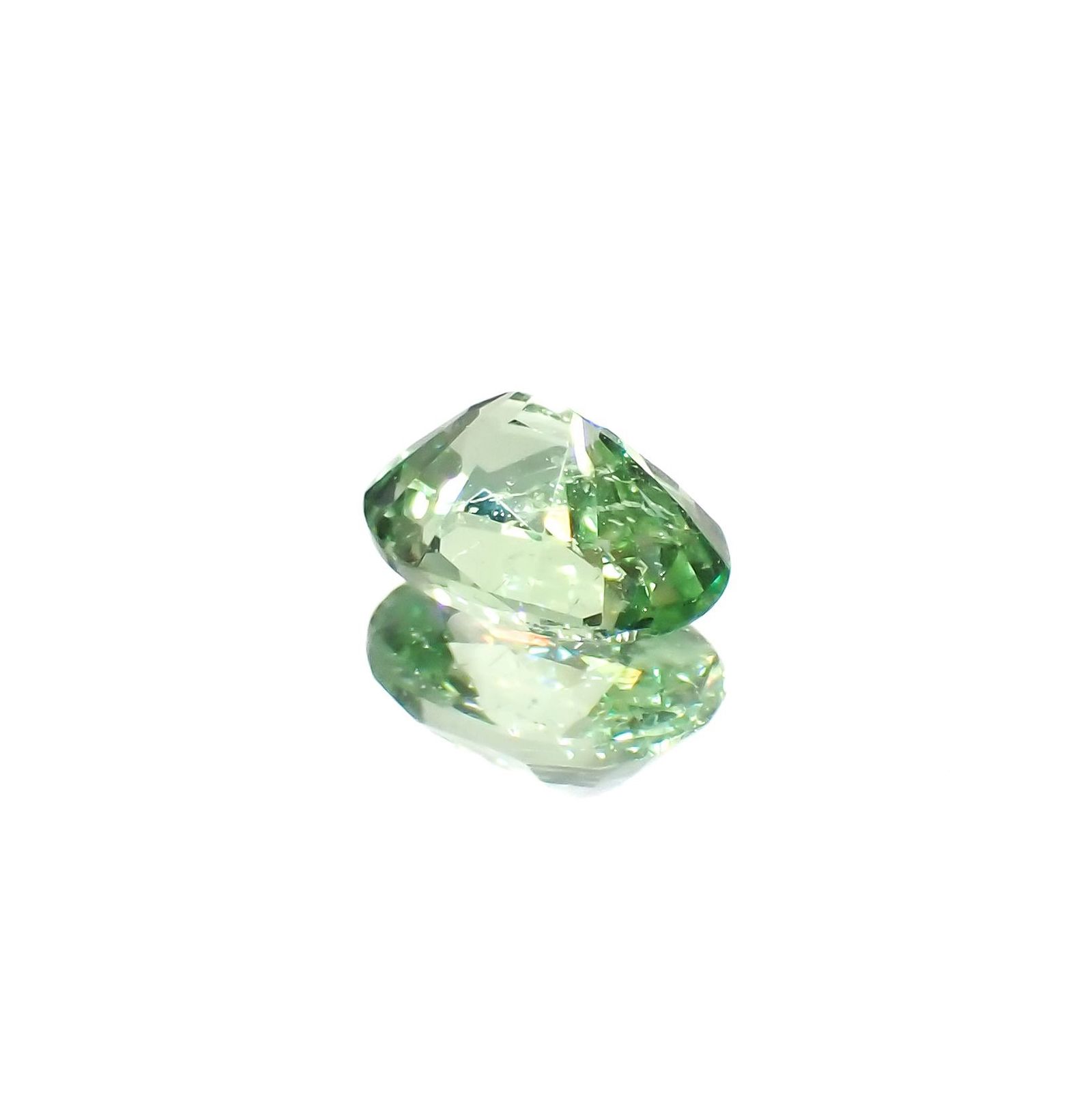 ミントガーネット(宝石名ガーネット)タンザニア産 識別済 0.74ct / 6.5x4.8mm前後 [251023063]