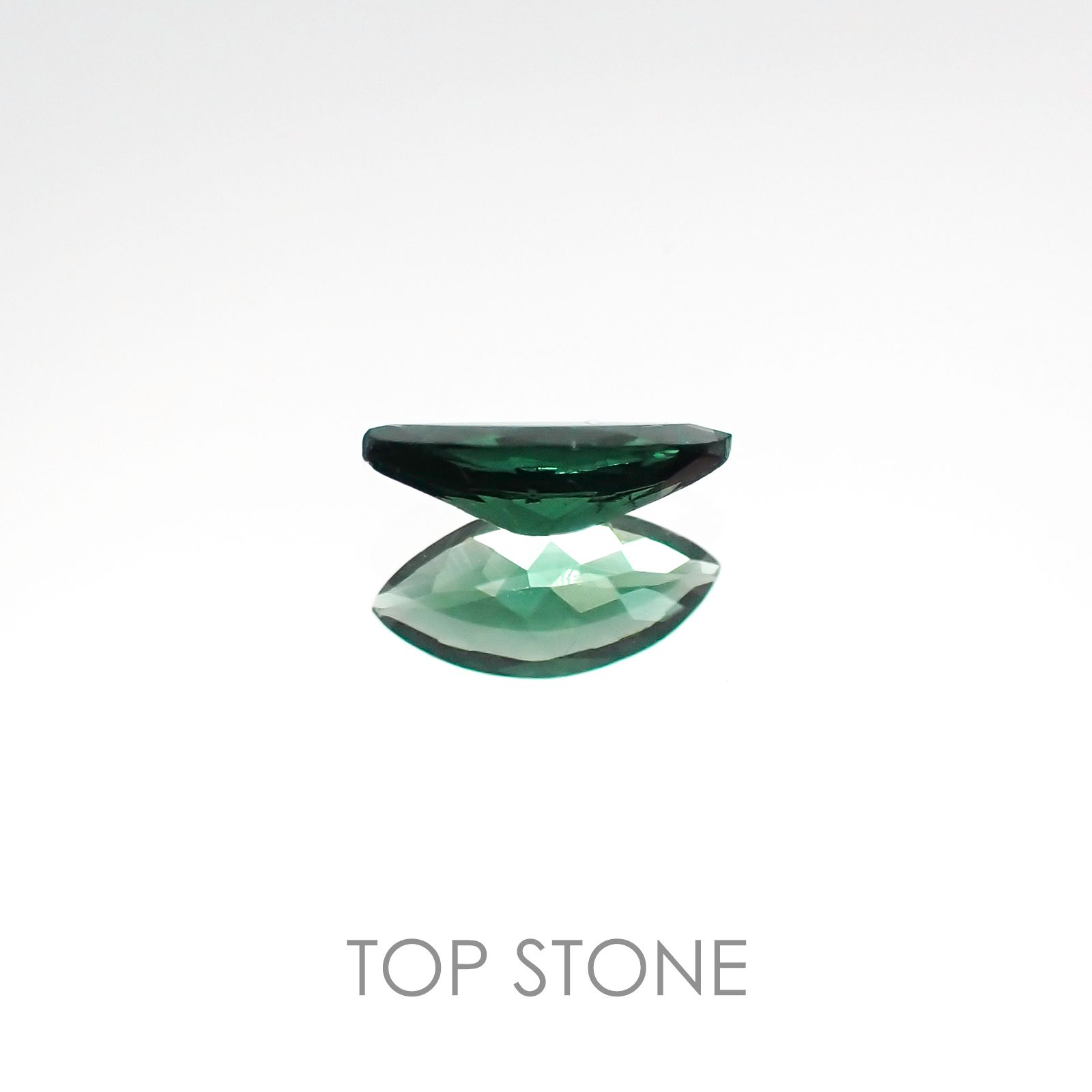 カラーチェンジガーネット(アレキタイプ)(宝石名ガーネット/カラーチェンジタイプ) マダガスカル・ベキリー産 0.22ct 識別済[20106607]6.1×2.9mm前後