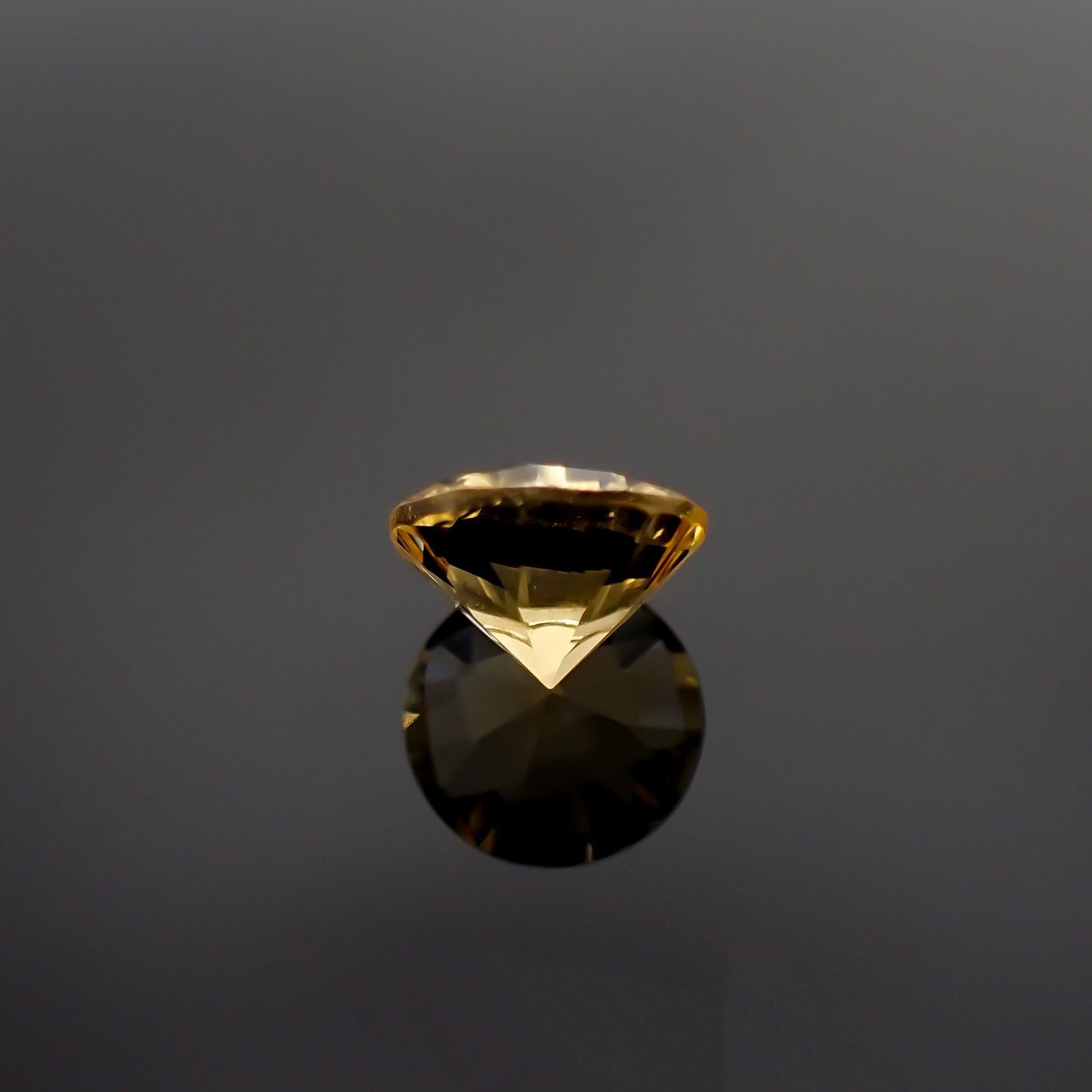 ◇チェッカーコンケーブカット◇シトリン(宝石名シトリン) ブラジル産 識別済 1.14ct / 7.1×7.1mm前後 [251013027]