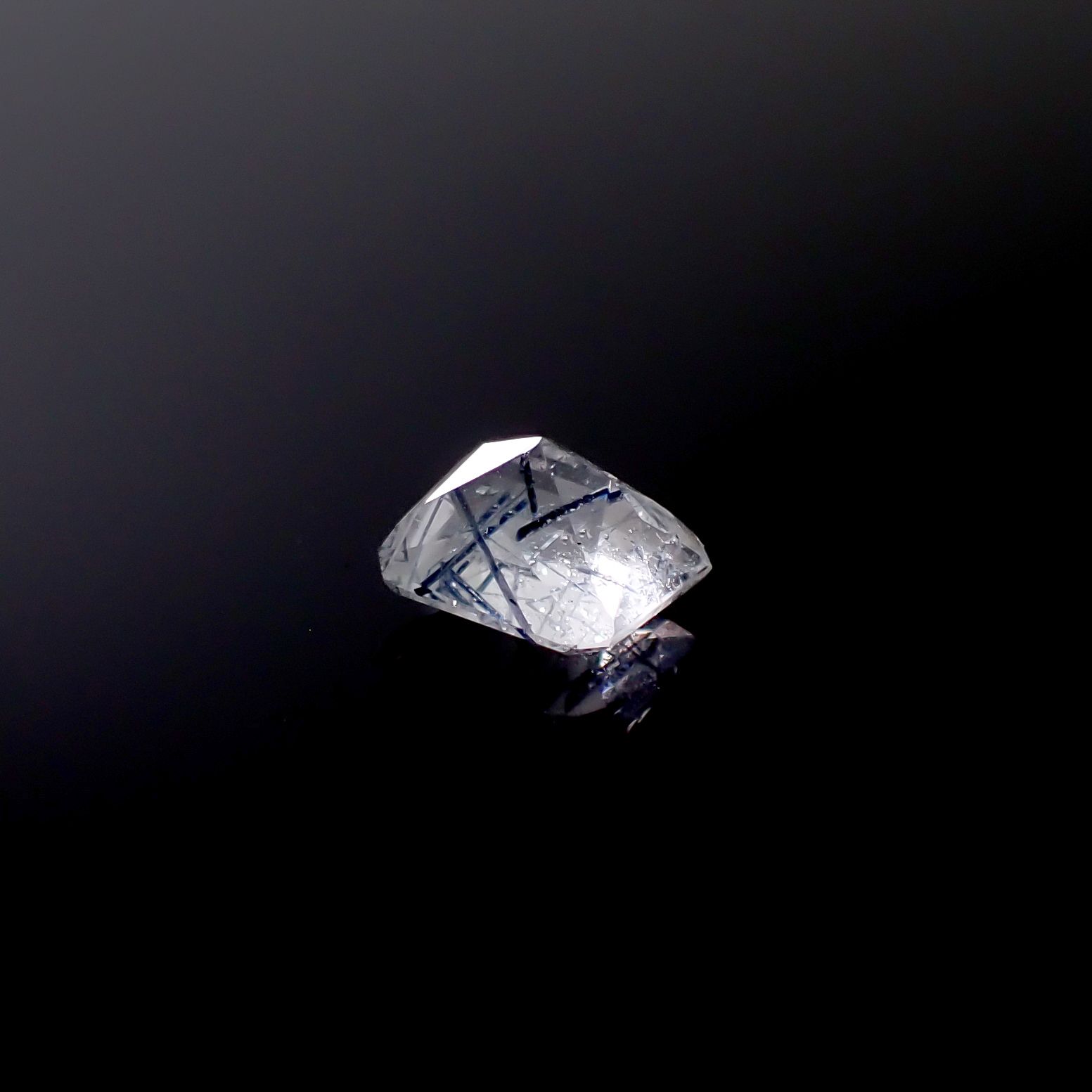 インディゴライトインクォーツ ブラジル産 2.55ct [241229599]8.7x7.4mm前後