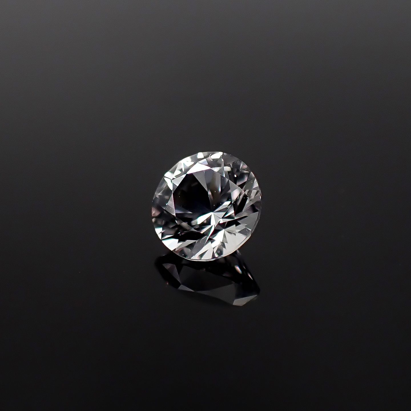 フェナカイト ロシア産 0.84ct / 6.1x6.1mm前後 [260231705]