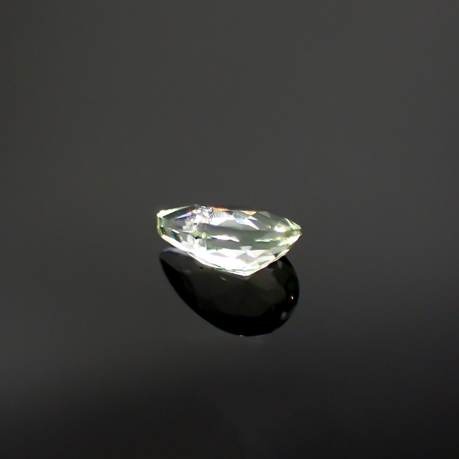 ハイアライトオパール(宝石名オパール) メキシコ産 0.159ct ソ付(彩珠)[210712061]4.6×3.2mm前後