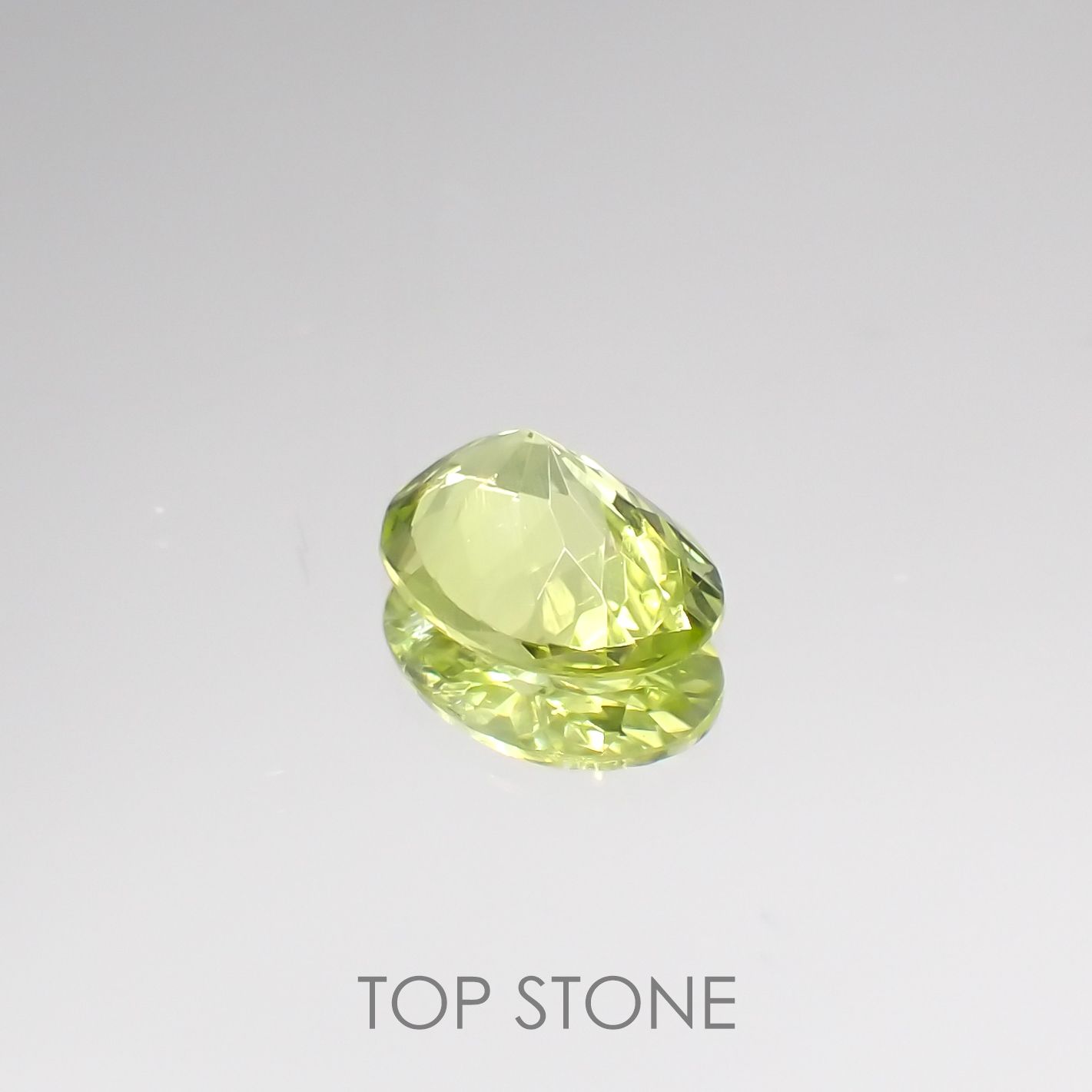 パロットクリソベリル(宝石名クリソベリル) インド産 0.74ct 識別済[210711519]7×5mm前後