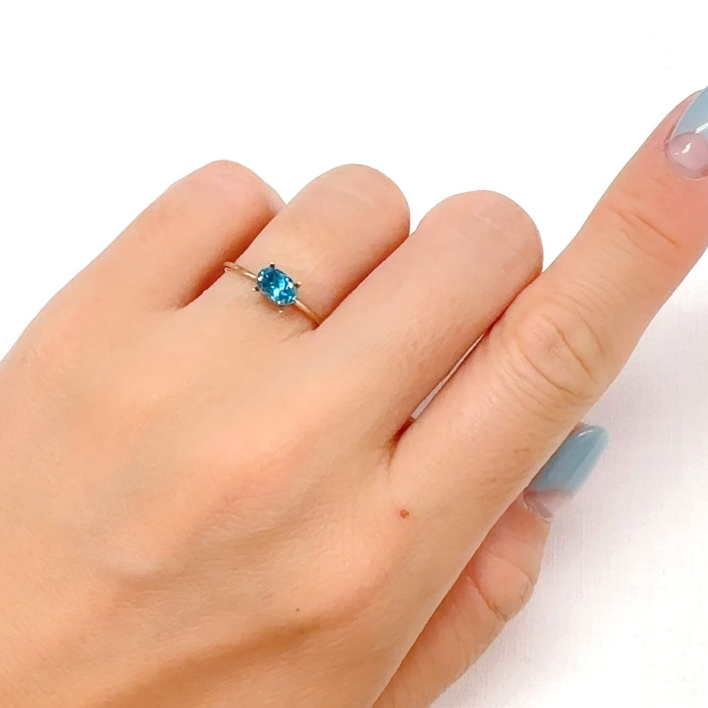 ブルージルコン カンボジア産 0.88ct[240728512]6.2x4.2mm前後