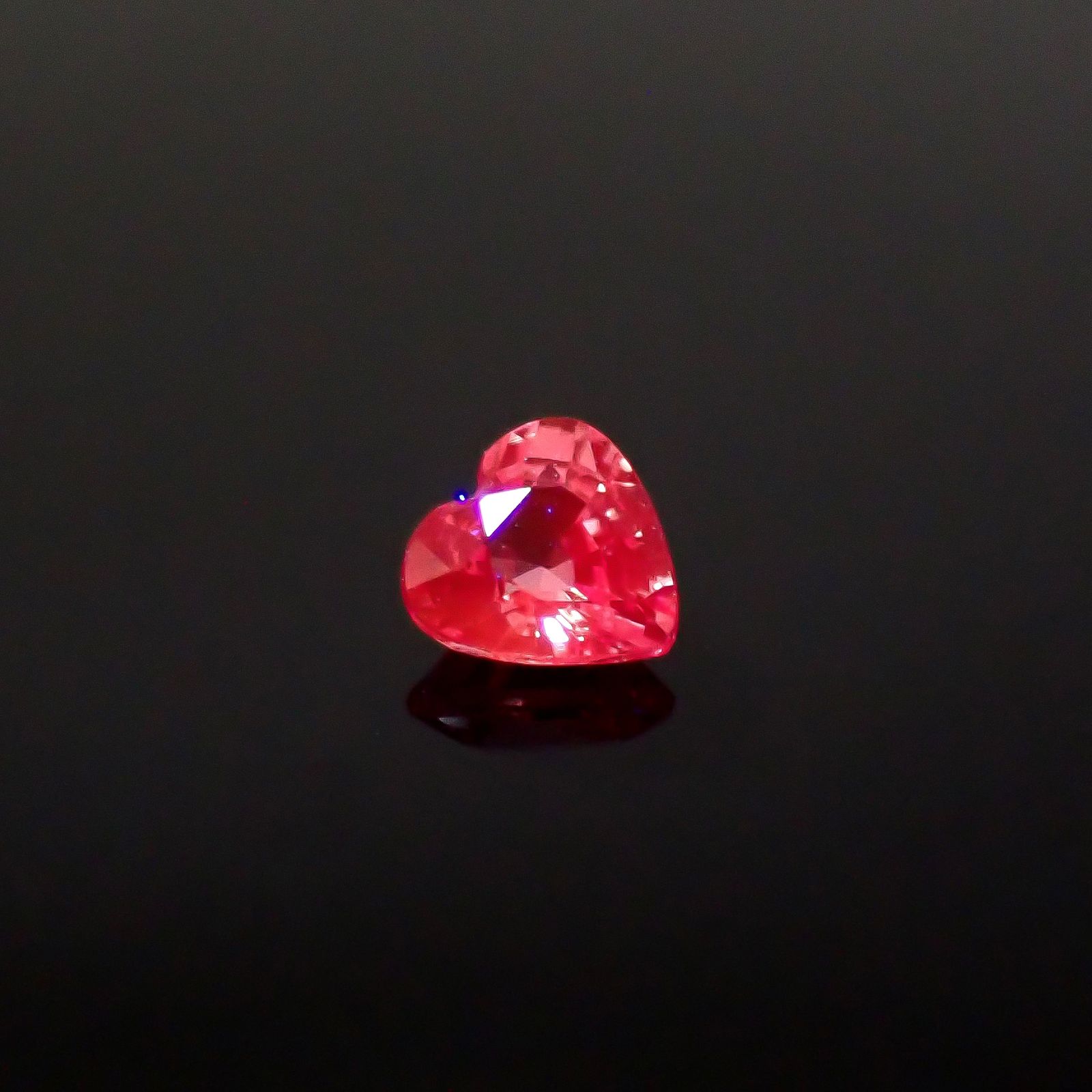 パパラチャサファイア(宝石名サファイア/別名パパラチャ・サファイア)スリランカ/マダガスカル産 DGL鑑付 0.318ct / 4.18x4.12mm前後 [260131620]