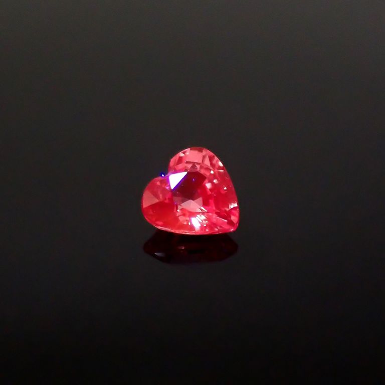 長波365(ライト)の照射で蛍光