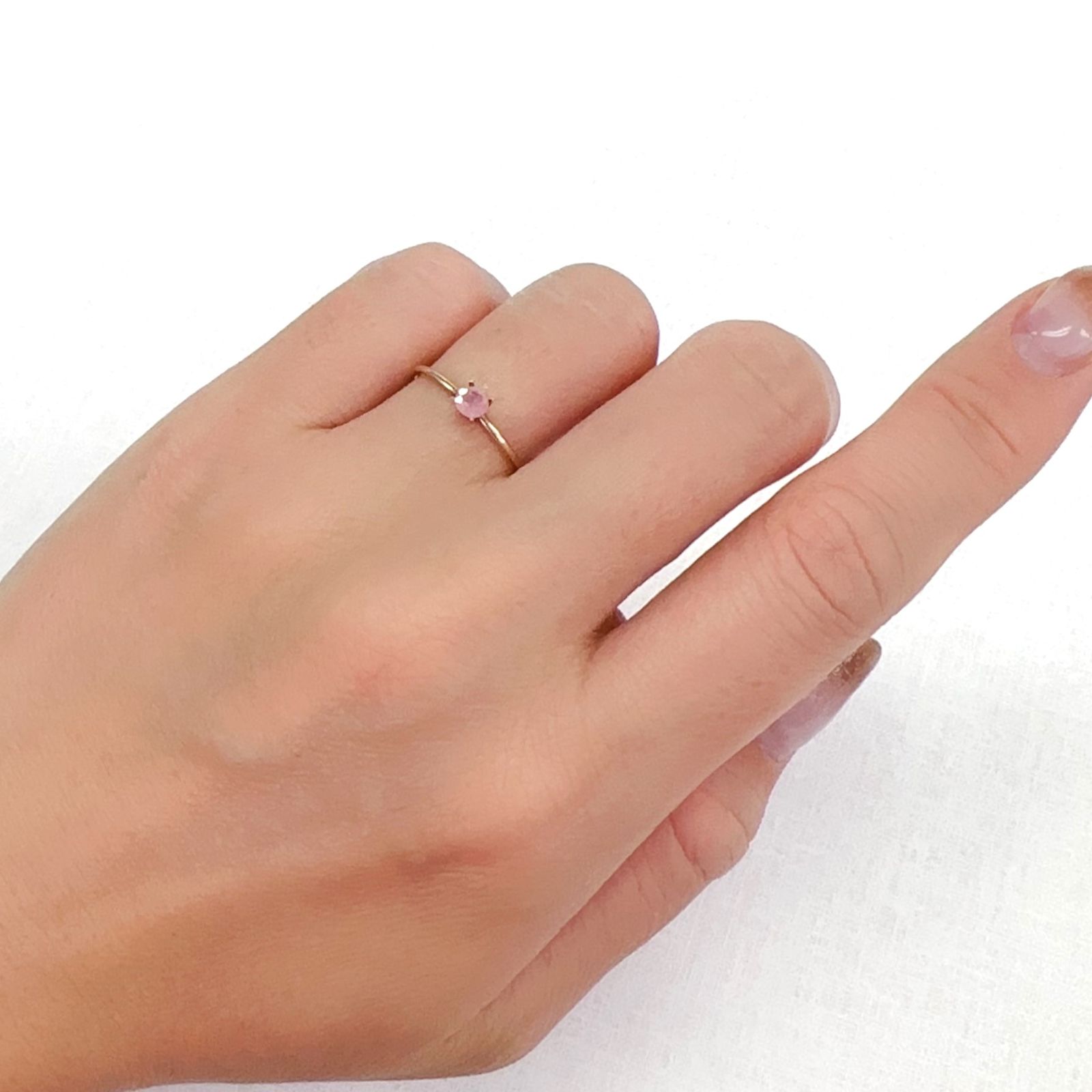ペツォッタイト(ラズベリル)(宝石名ペツォッタイト)マダガスカル産 0.18ct 識別済[231023734]3.4x3.4mm前後
