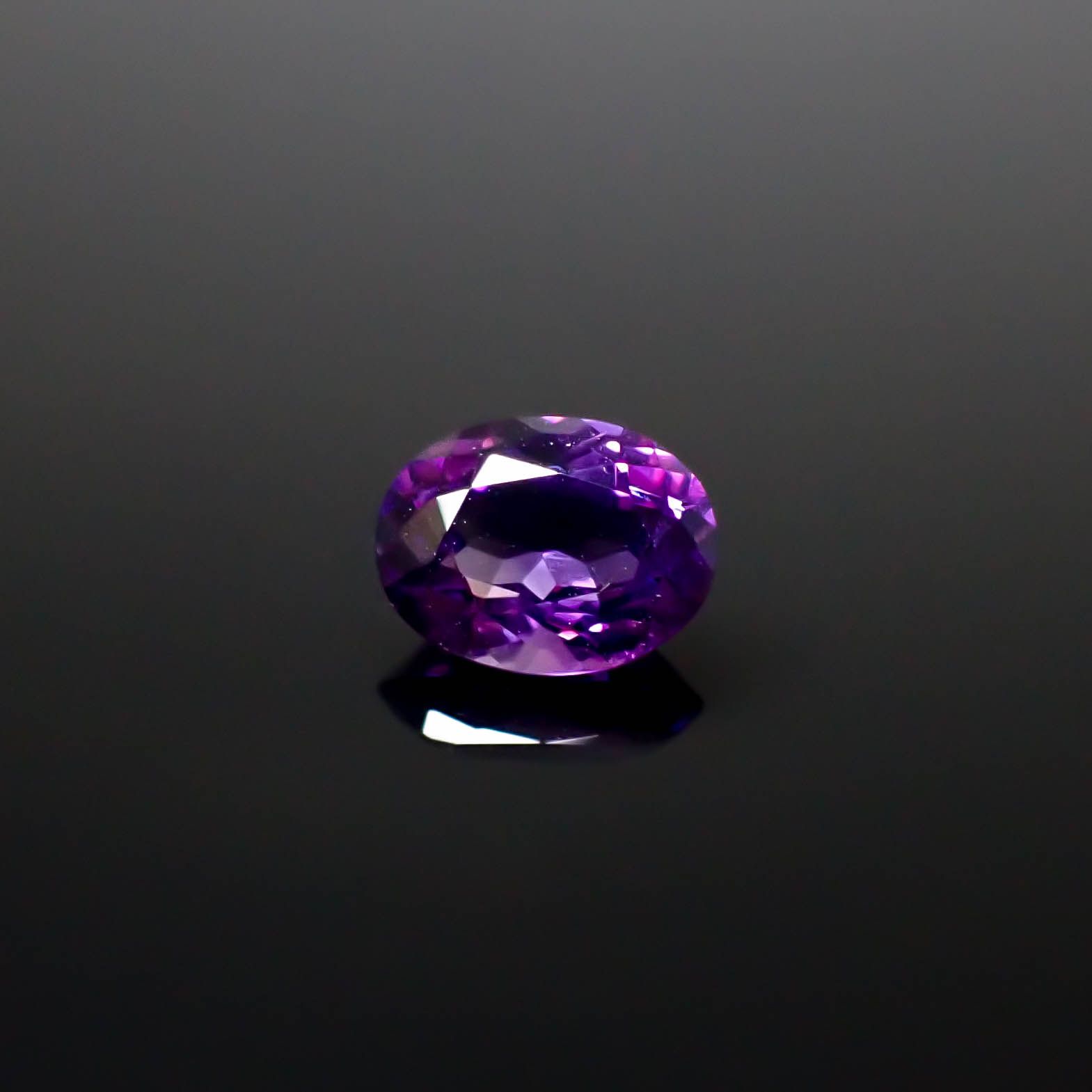 カラーシフトアメジスト ブラジル/ウルグアイ産 1.21ct [250530321]8.2x6.3mm前後