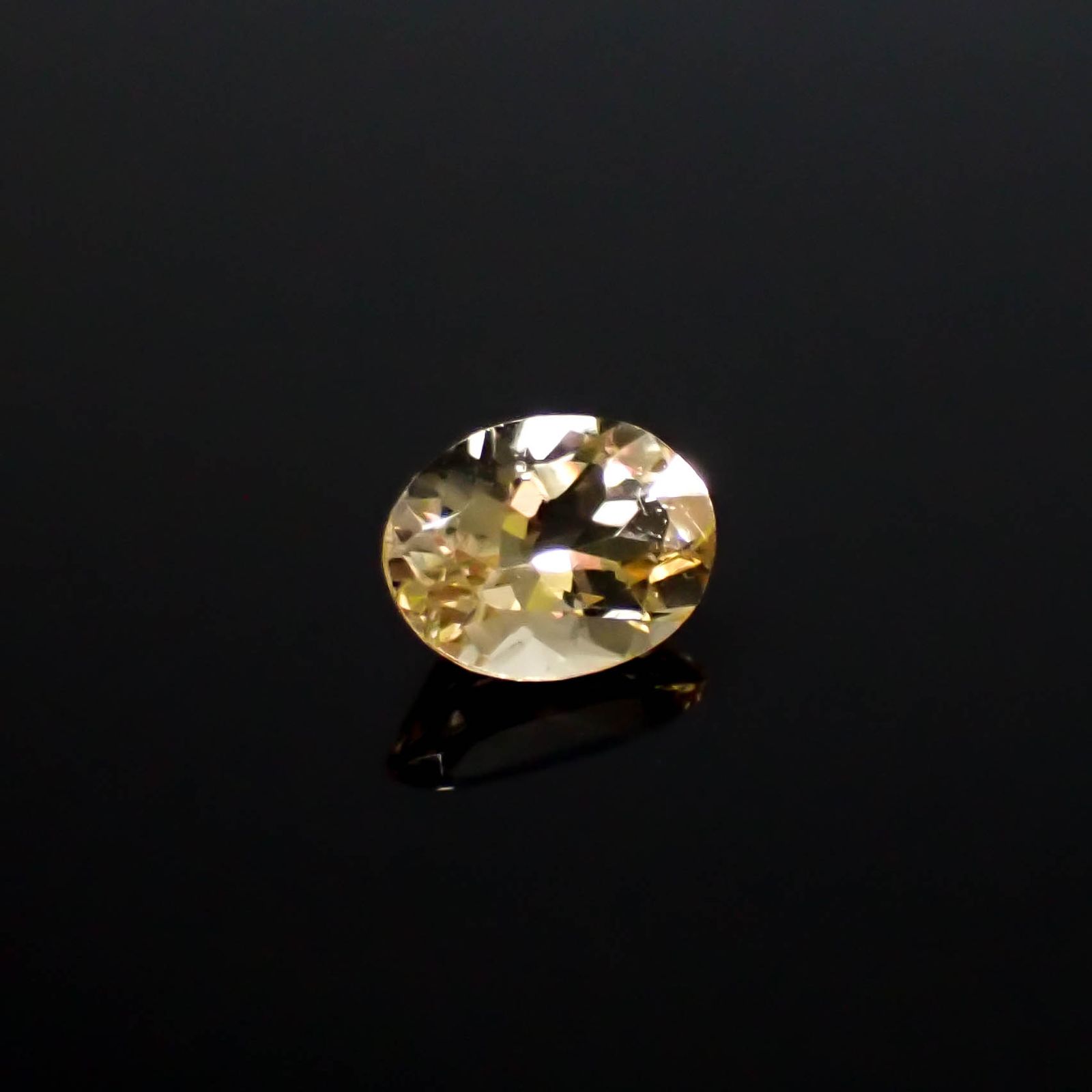 イエローベリル(宝石名イエロー・ベリル)ブラジル産 1.00ct 識別済[250329988]7.8x5.9mm前後