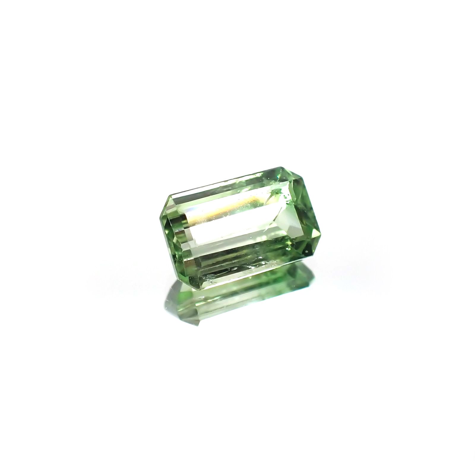 バイカラーツァボライト(宝石名グリーン グロッシュラー・ガーネット) タンザニア産 識別済 0.80ct / 6.7x4.2mm前後 [210711570]