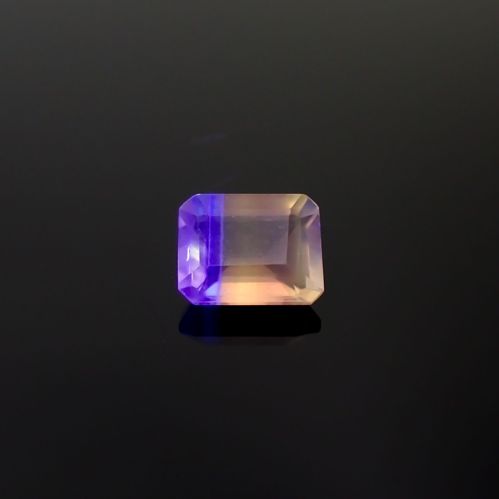 パーティカラーフローライト フルオレッセンス ブラジル産 3.44ct[240326908]9.7x7.8mm前後