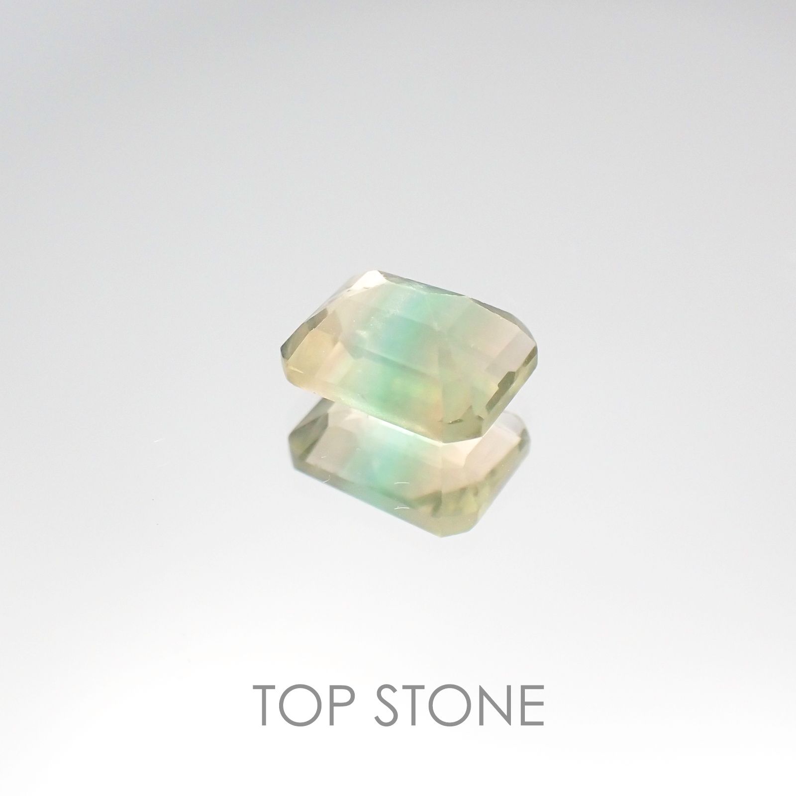 バイカラーフローライト ブラジル産 ルース 1.97ct[20107064]7.9×6.1mm前後
