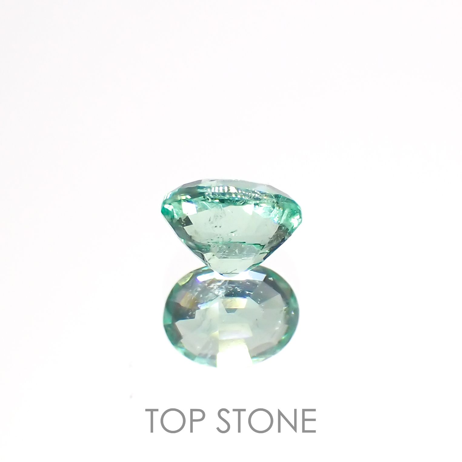 パステルカラーエメラルド ザンビア産 0.18ct[230119961]4x3mm前後