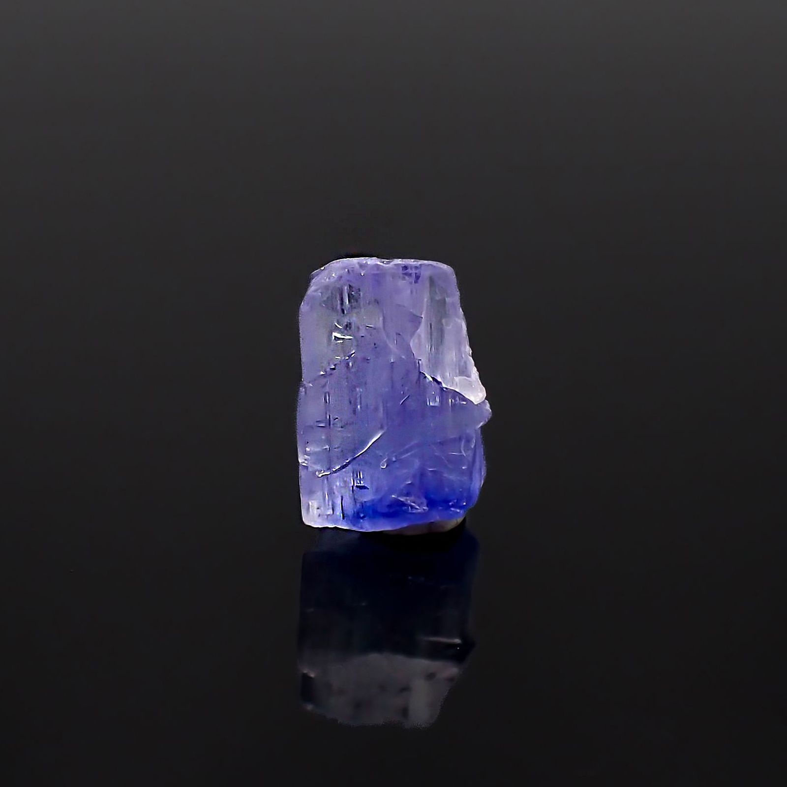 バイカラータンザナイト 原石(宝石名タンザナイト)タンザニア産 識別済 4.07ct / 11.2x7.9mm前後 [231224908]