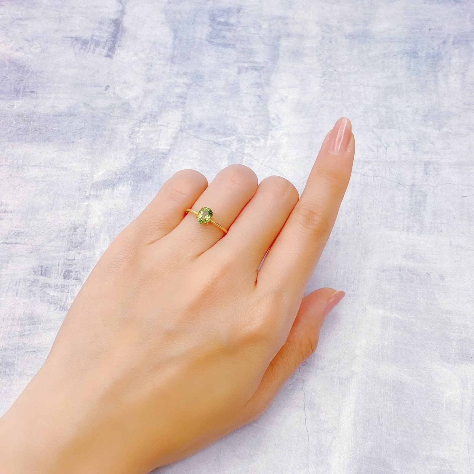 グリーンアパタイト マダガスカル産 0.72ct [241129487]6.5x4.9mm前後