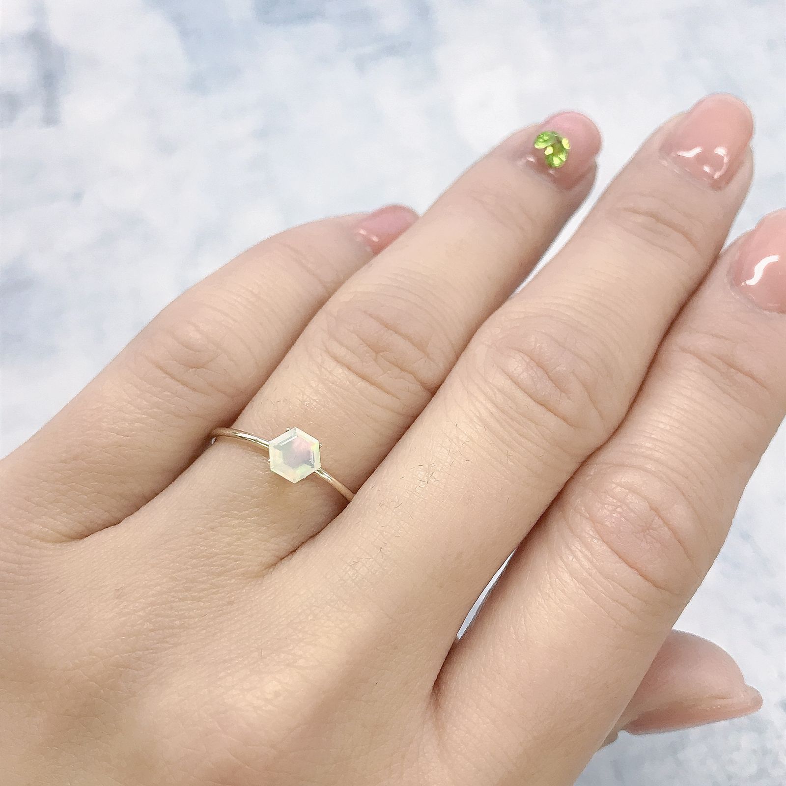 ◇ヘキサゴンカット◇エチオピアオパール(宝石名オパール)エチオピア産 0.29ct 識別済[220115473]4.8x4.7mm前後