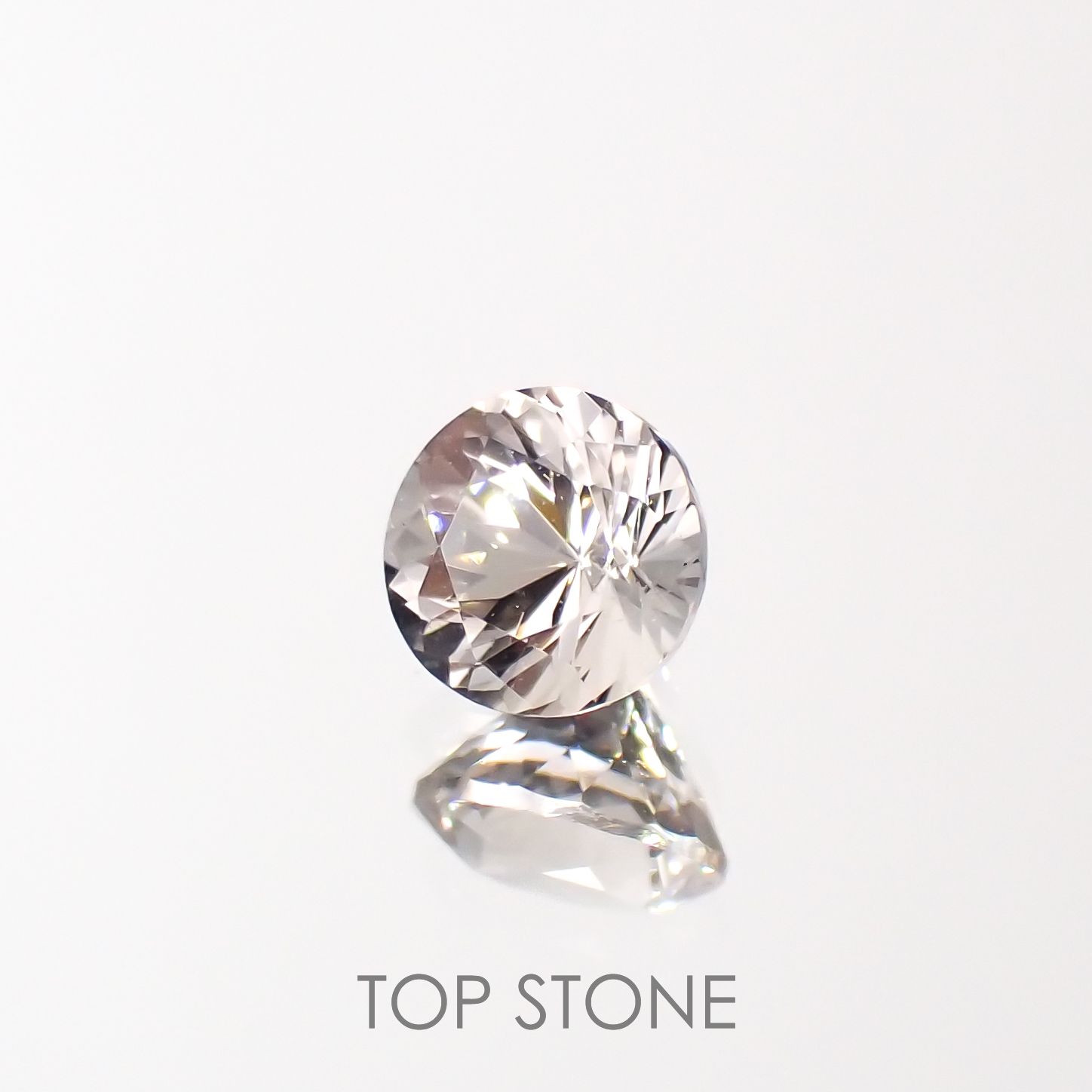 サニディン(宝石名サニディン)ドイツ産 0.21ct 識別済[221018943]3.9x3.8mm前後