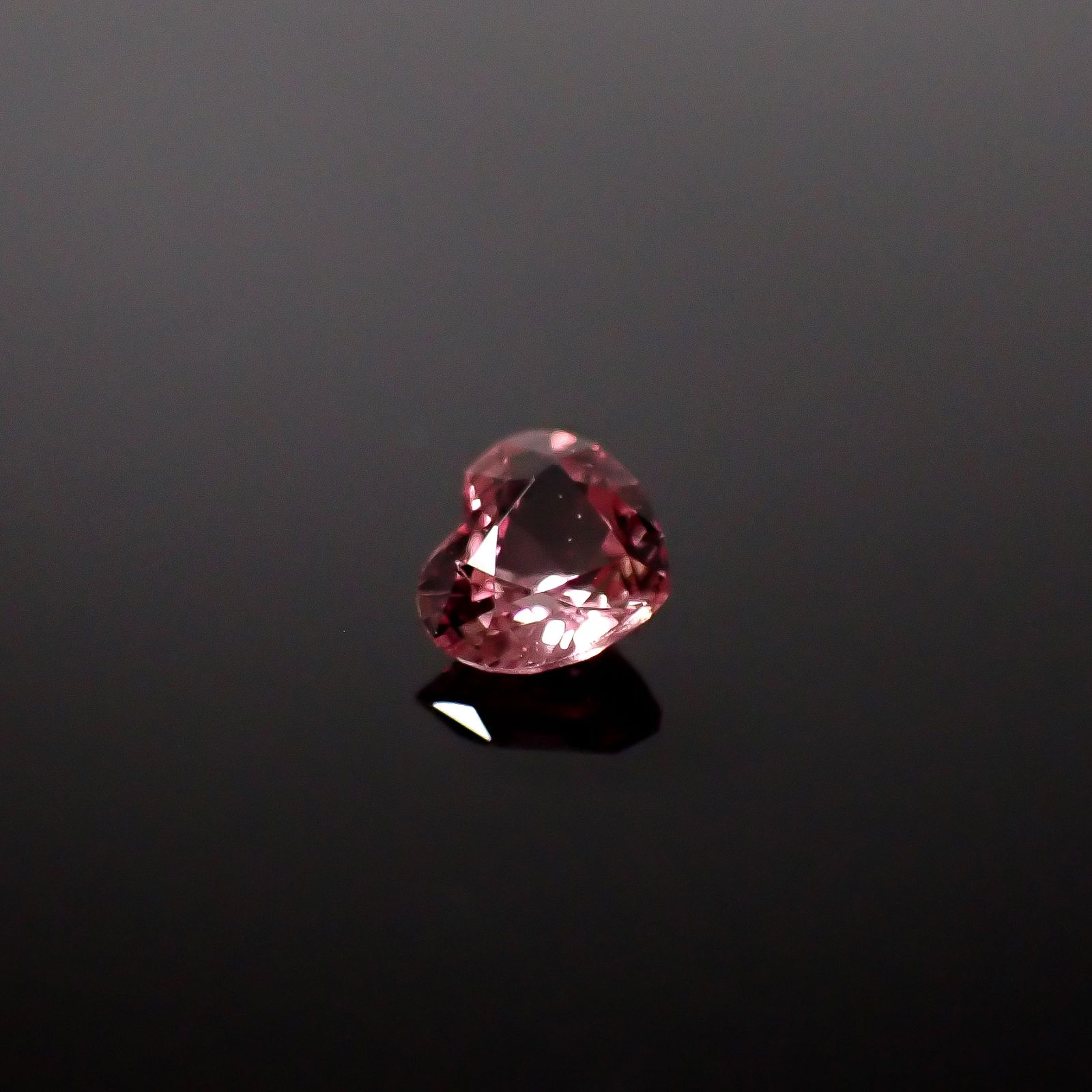 パパラチャサファイア(宝石名サファイア/別名パパラチャ・サファイア)スリランカ/マダガスカル産 DGL鑑付 0.312ct / 3.8x4.48mm前後 [260131622]