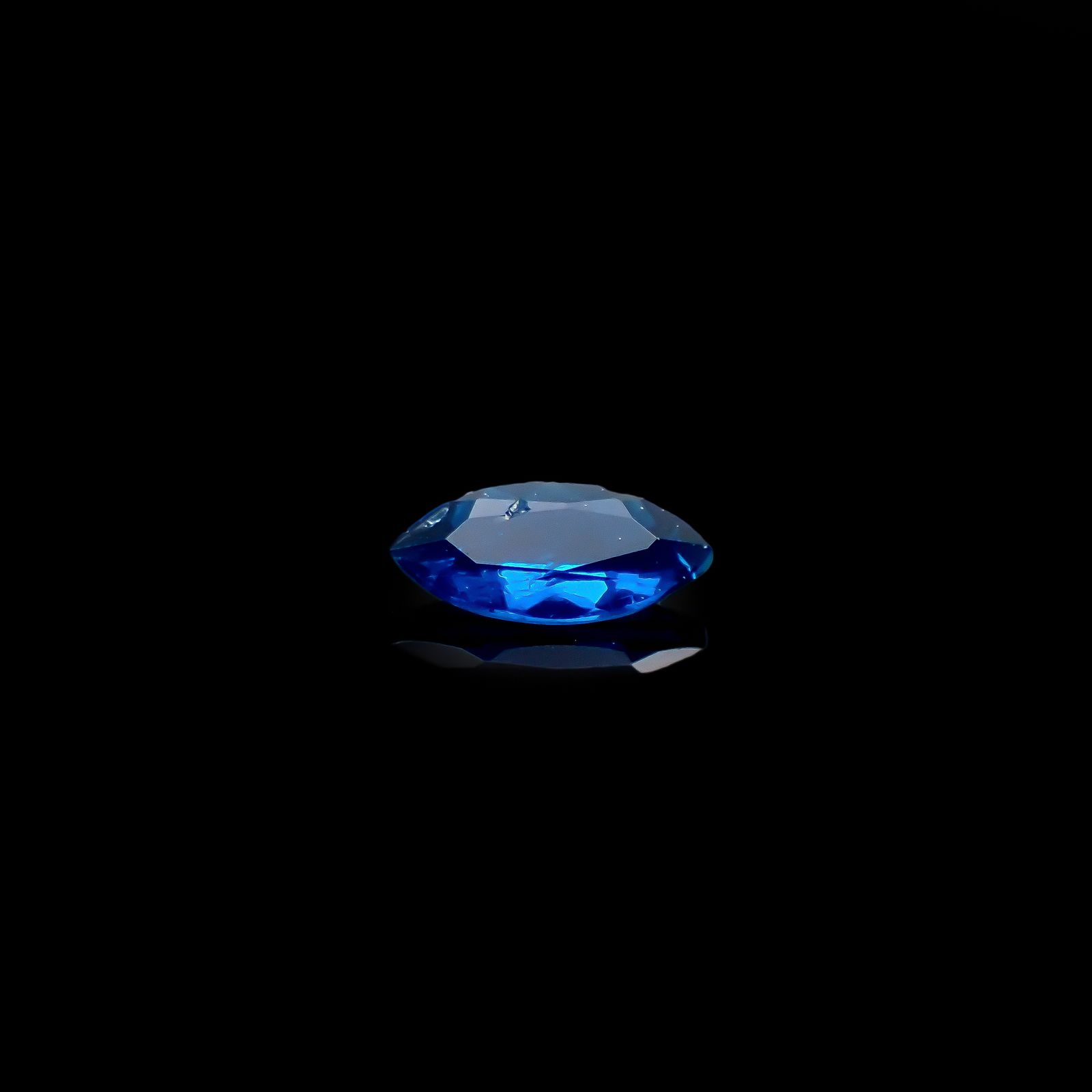 アウイナイト フルオレッセンス(宝石名アウイナイト)ドイツ産 0.064ct 識別済[240527503]4.5x2.2mm前後