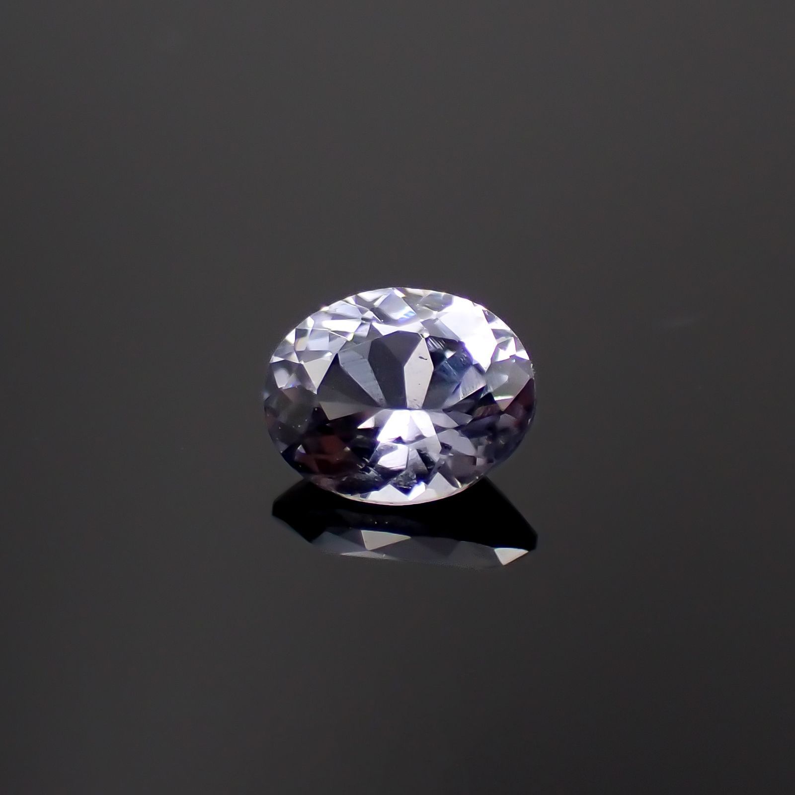 バイオレットスピネル(宝石名スピネル)ビルマ/マダガスカル産 0.38ct 識別済[250220649]4.9x3.9mm前後