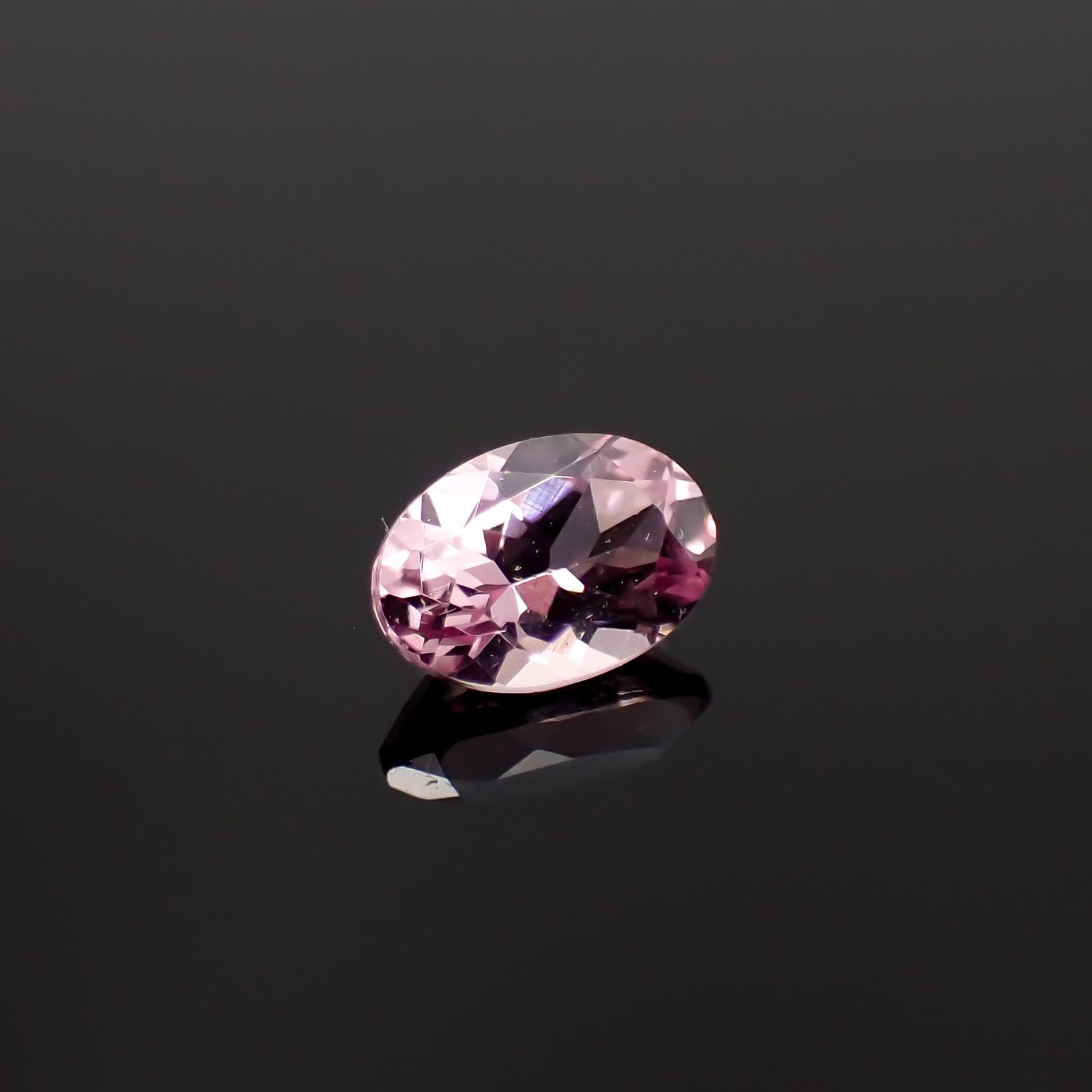 ドラゴンガーネット タンザニア産 0.60ct[230421454]5.8x4.1mm前後
