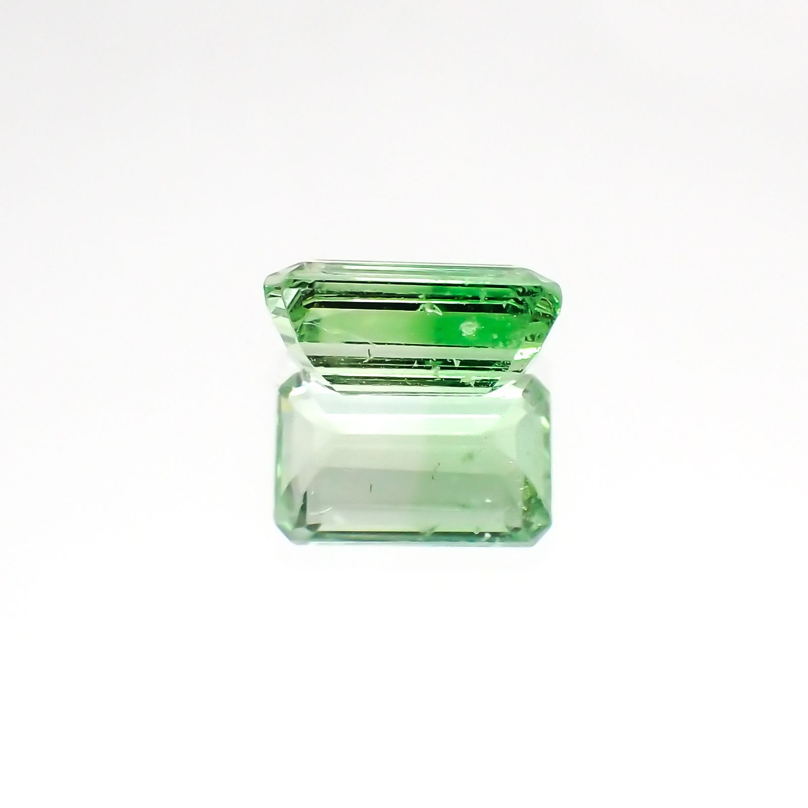 バイカラーツァボライト(宝石名グリーン グロッシュラー・ガーネット)タンザニア産 1.27ct 識別済[231124264]7.6x4.8mm前後