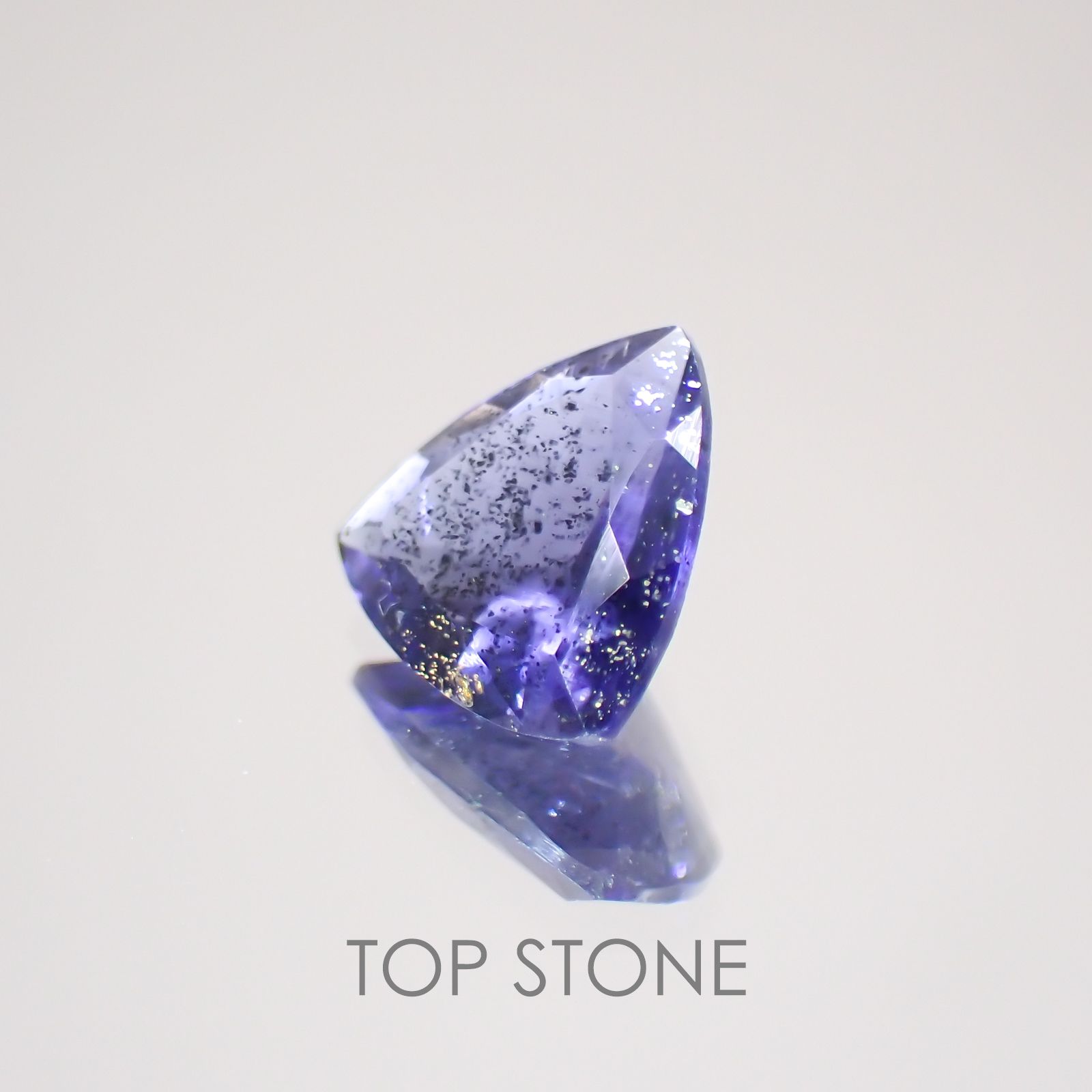 アイオライトサンストーン インド・ブラジル産 ルース 0.8ct[20129292]7.1×7.2mm前後