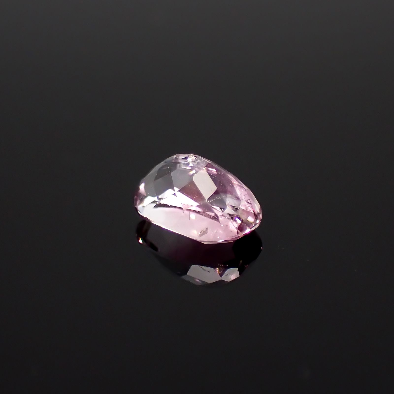 ピンクポードレッタイト (宝石名ピンク・ポードレッタイト )ビルマ産 0.574ct ソ付(彩珠)[231023923]6.4x4.5mm前後